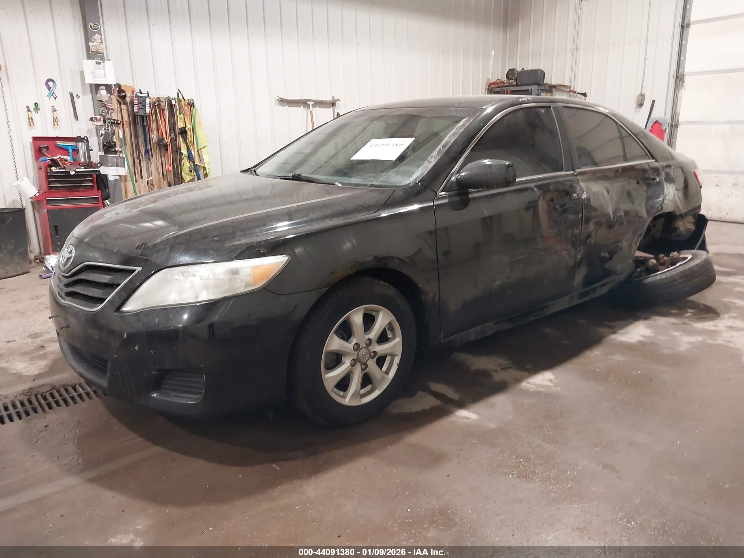 TOYOTA CAMRY image 2
