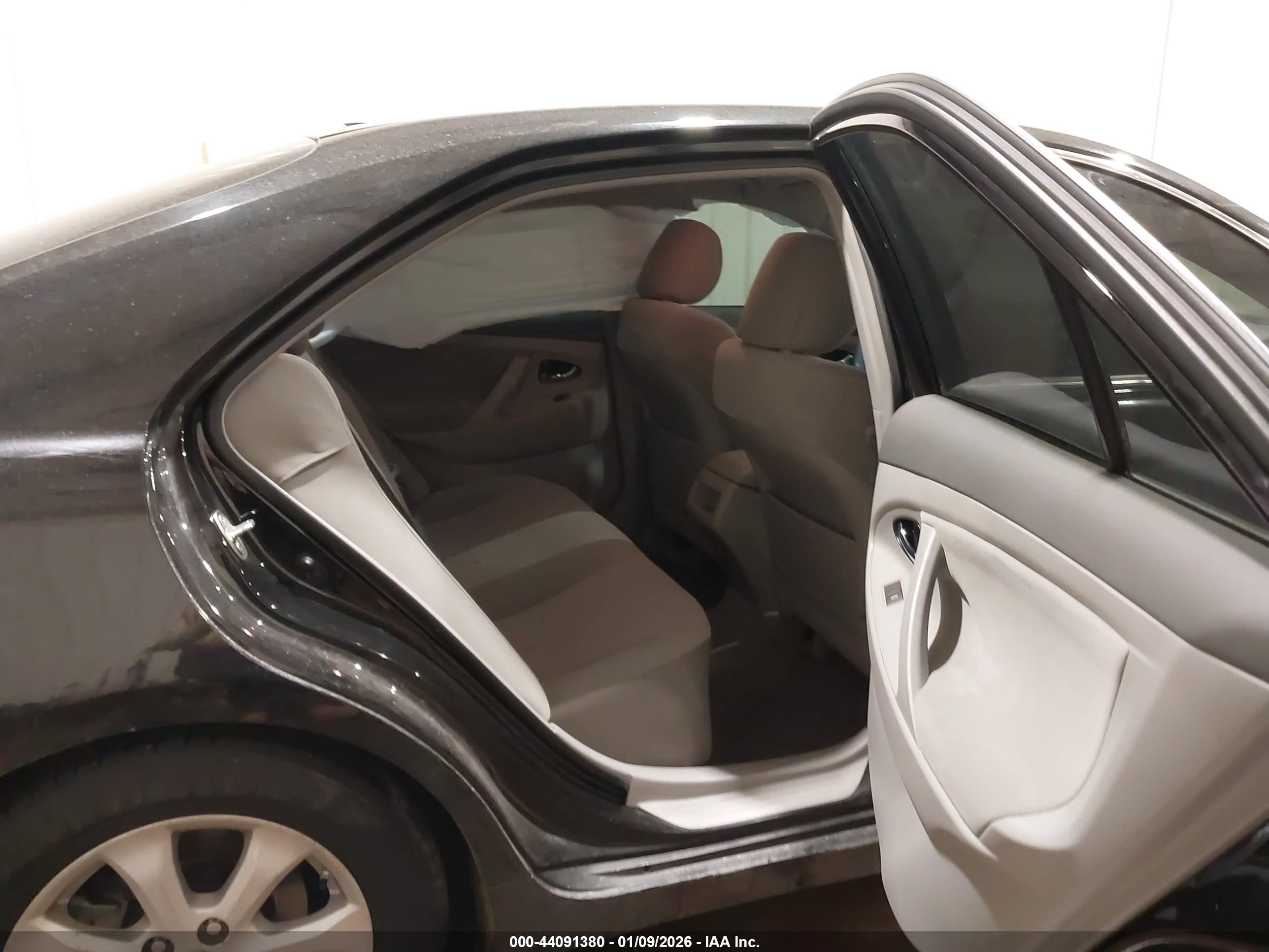 TOYOTA CAMRY image 8