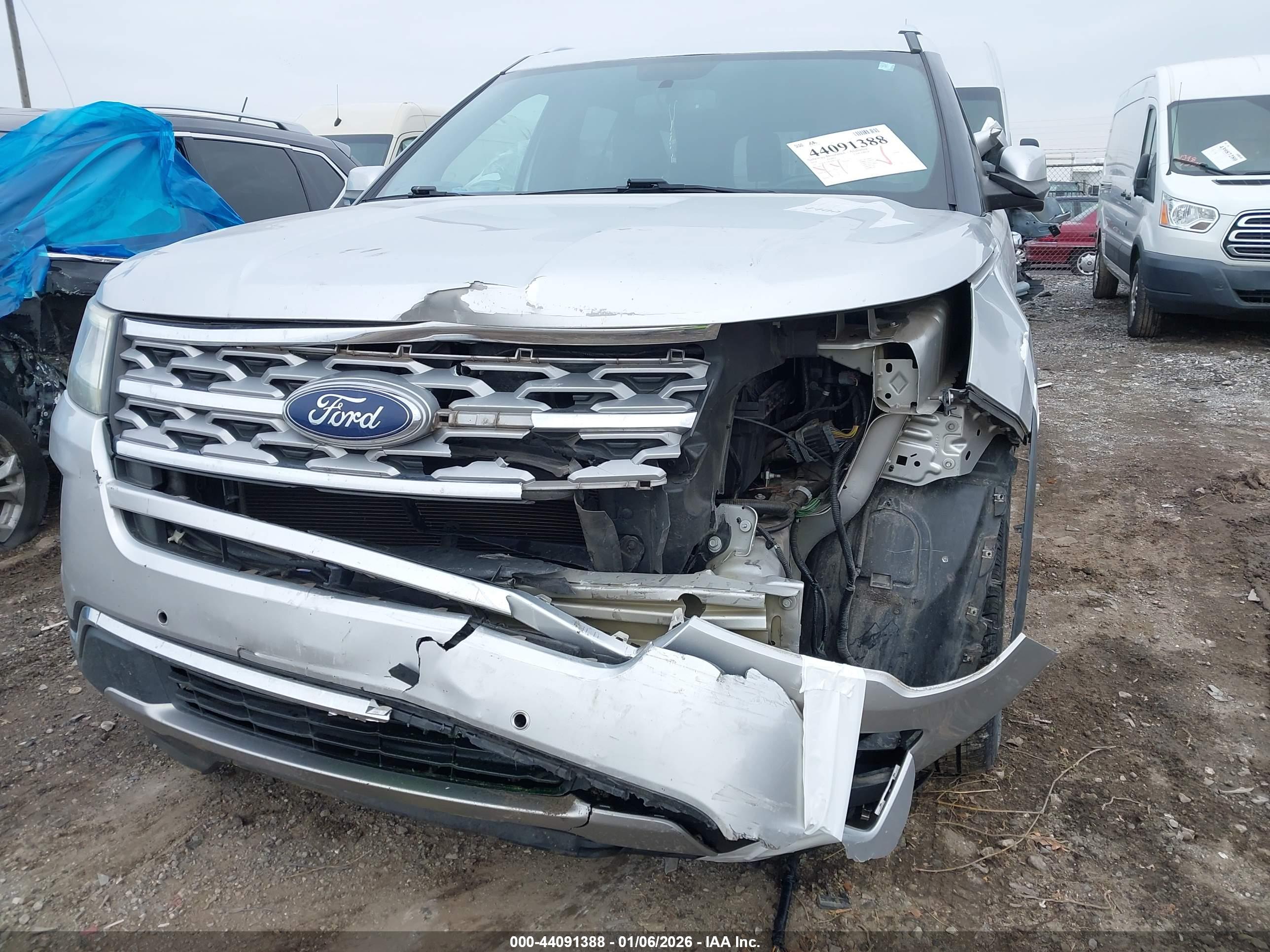 FORD EXPLORER image 6