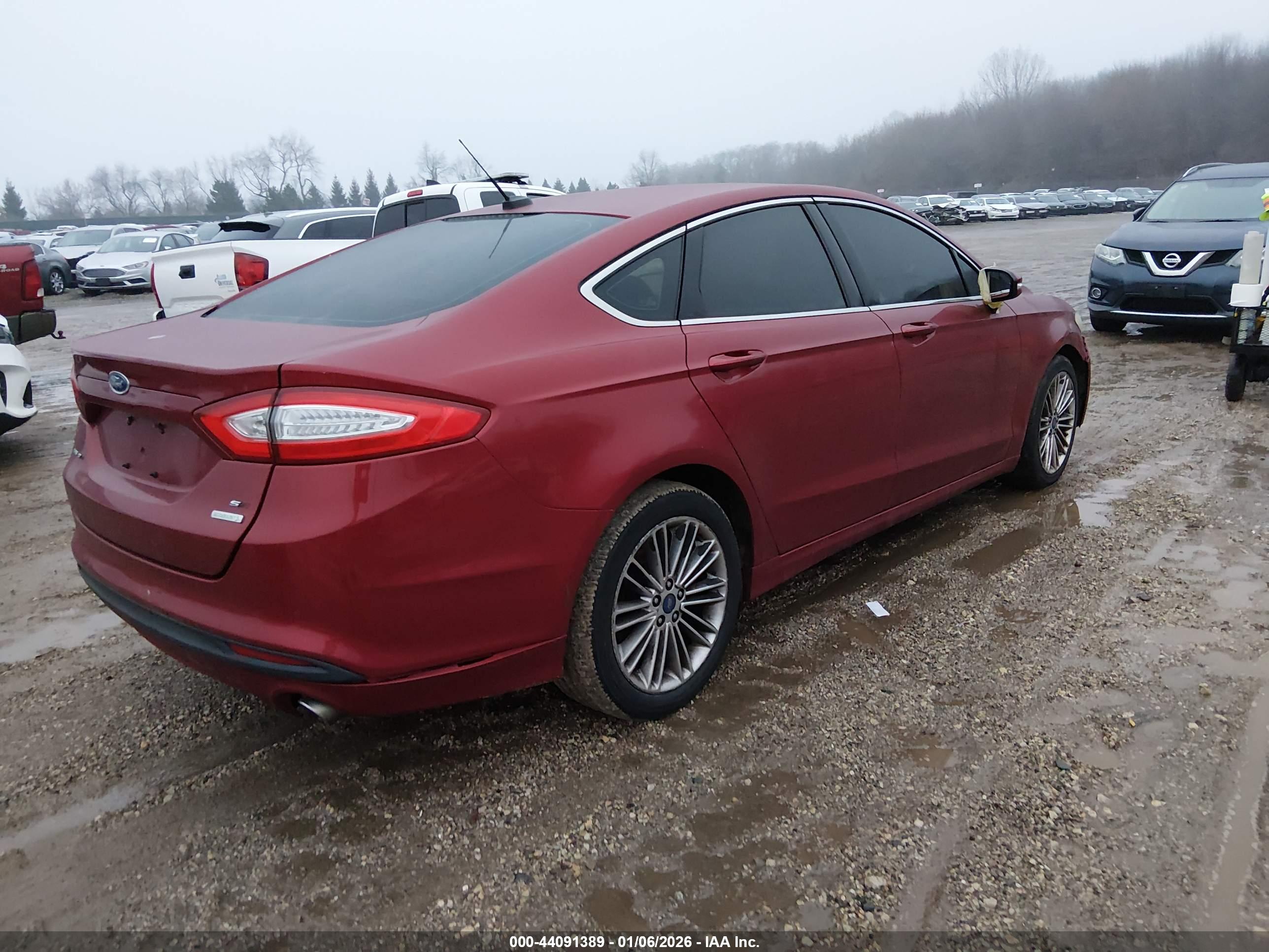 FORD FUSION image 4