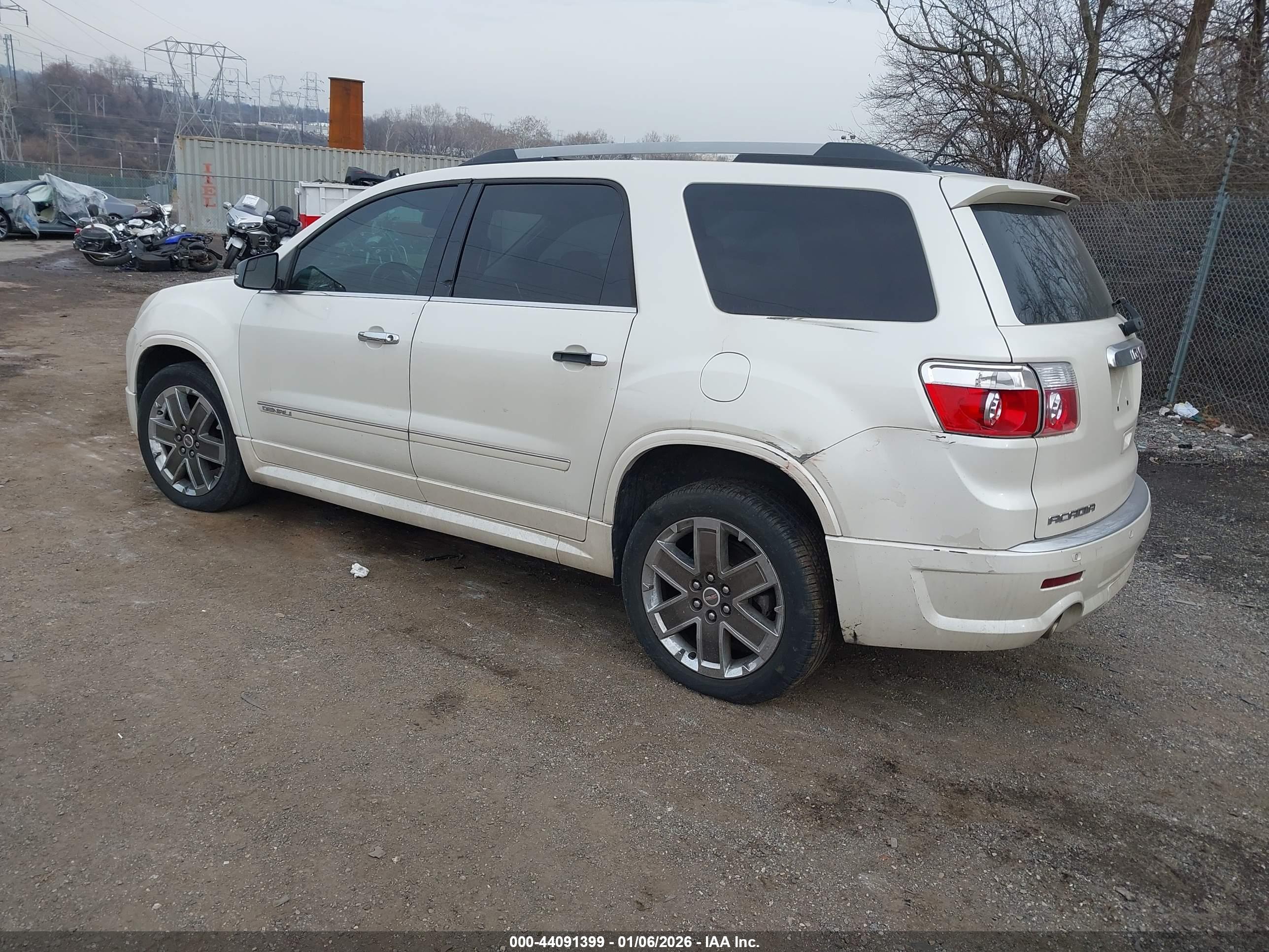 GMC ACADIA image 3