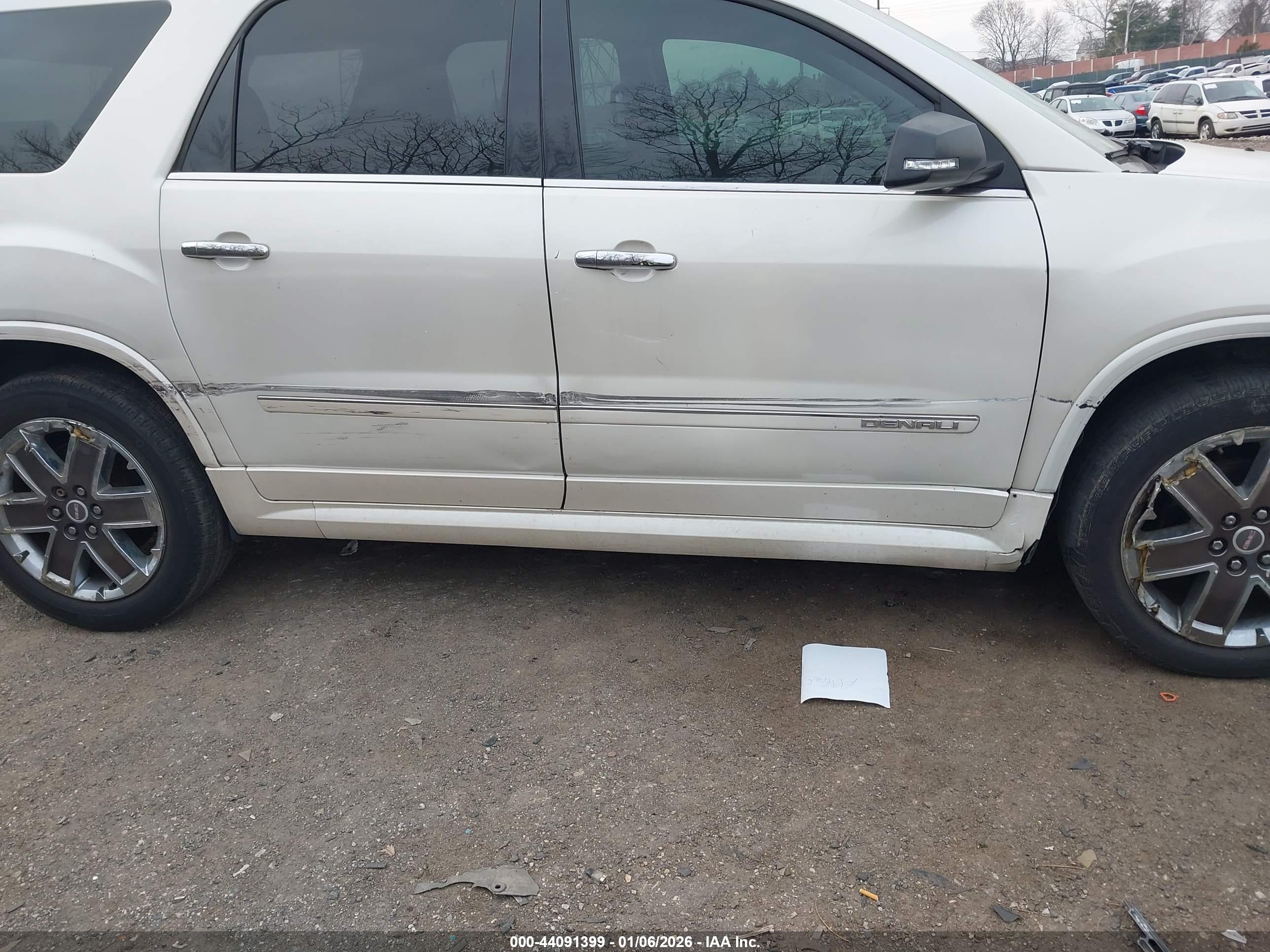 GMC ACADIA image 6