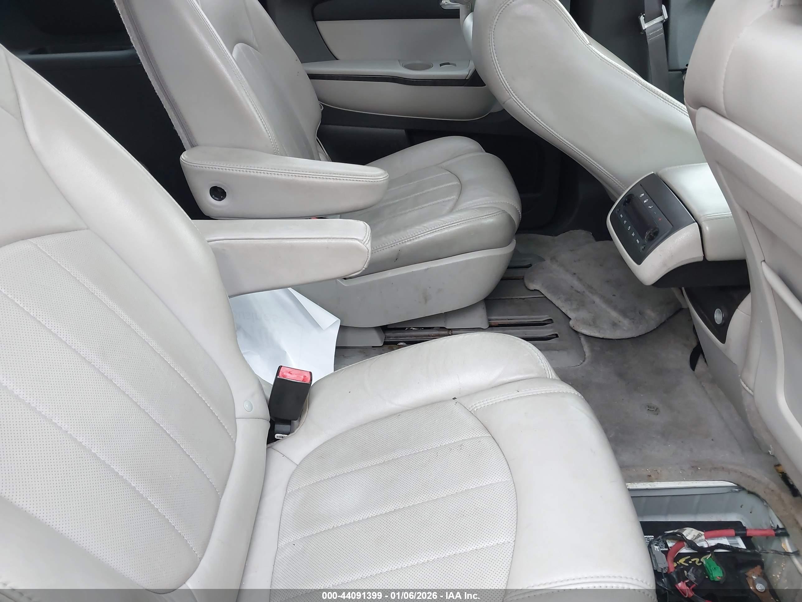 GMC ACADIA image 8