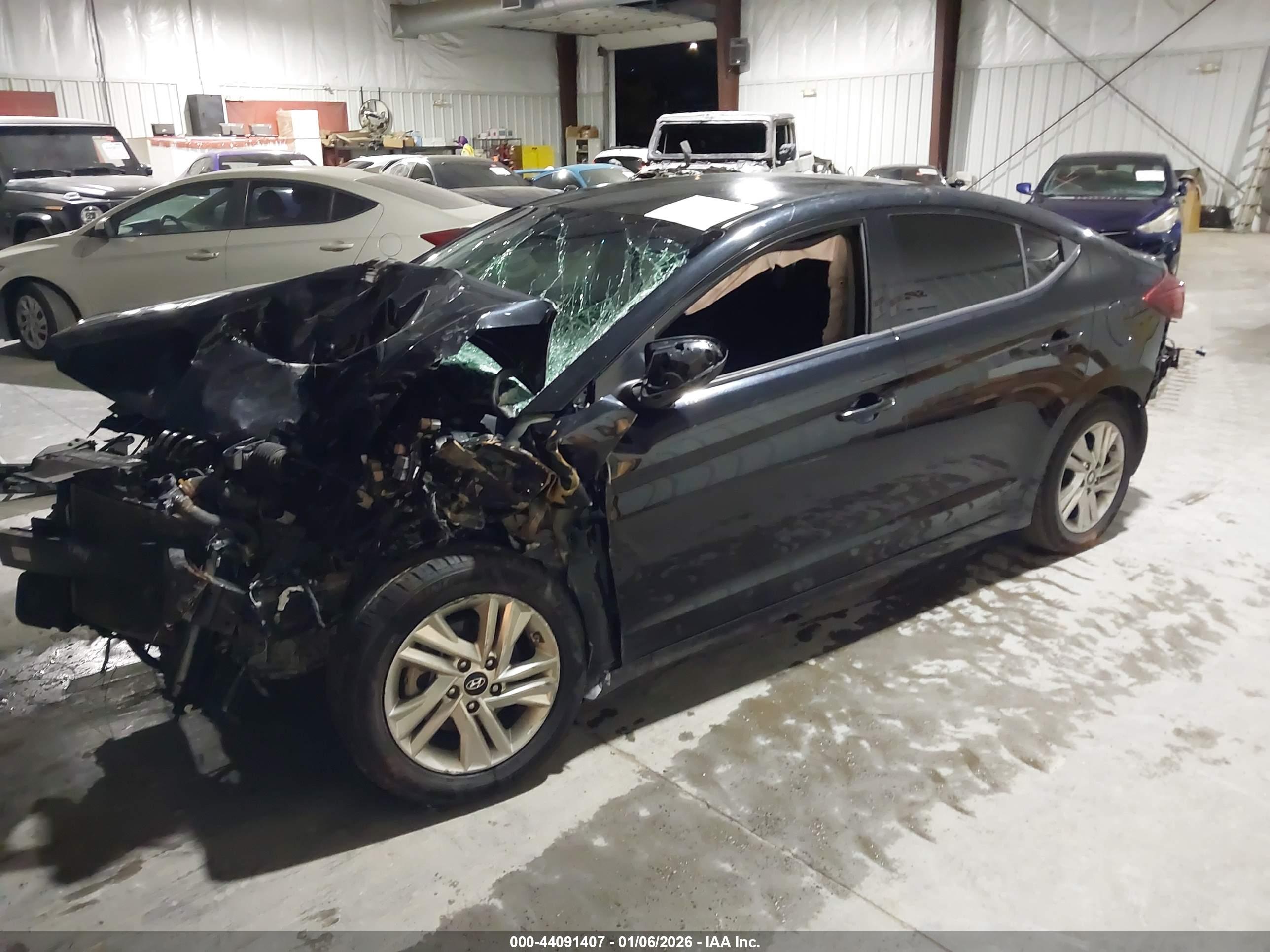 HYUNDAI ELANTRA image 2