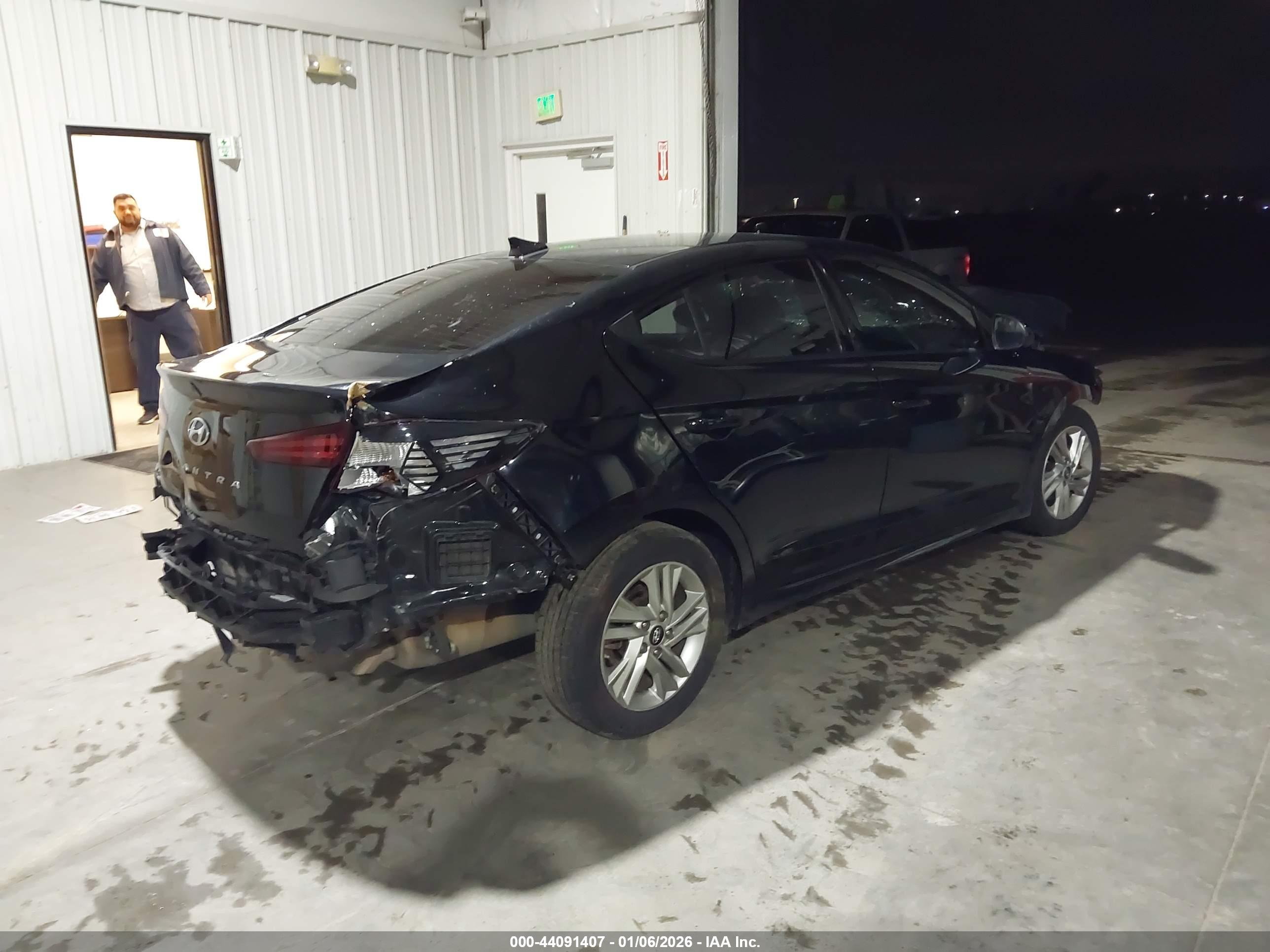 HYUNDAI ELANTRA image 4