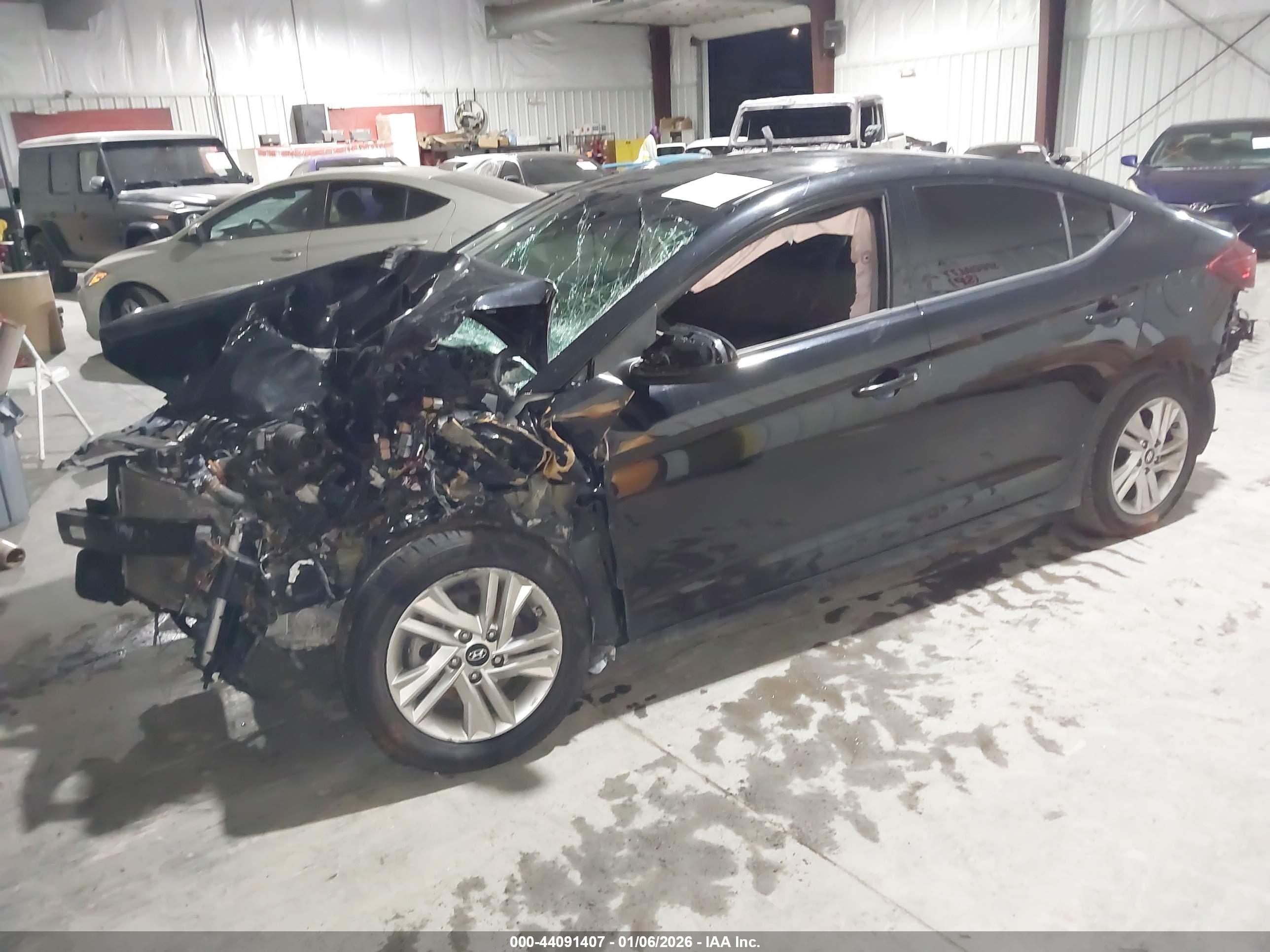 HYUNDAI ELANTRA image 6
