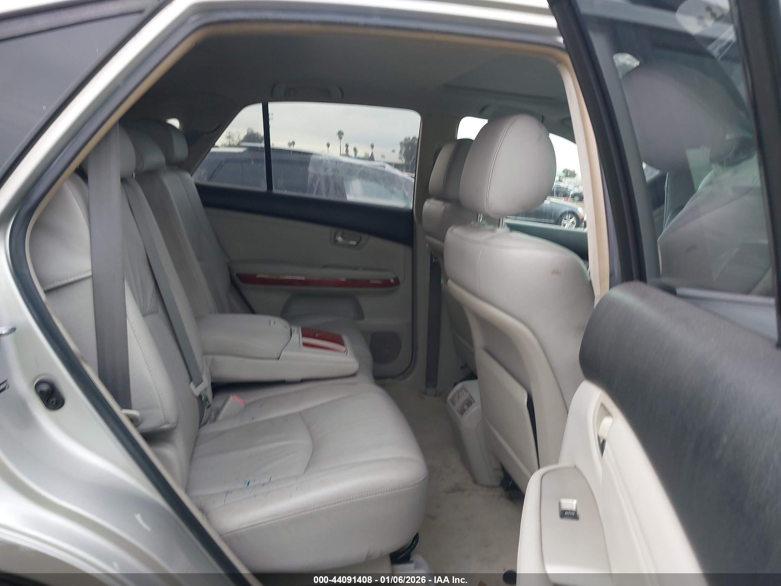 LEXUS RX image 8