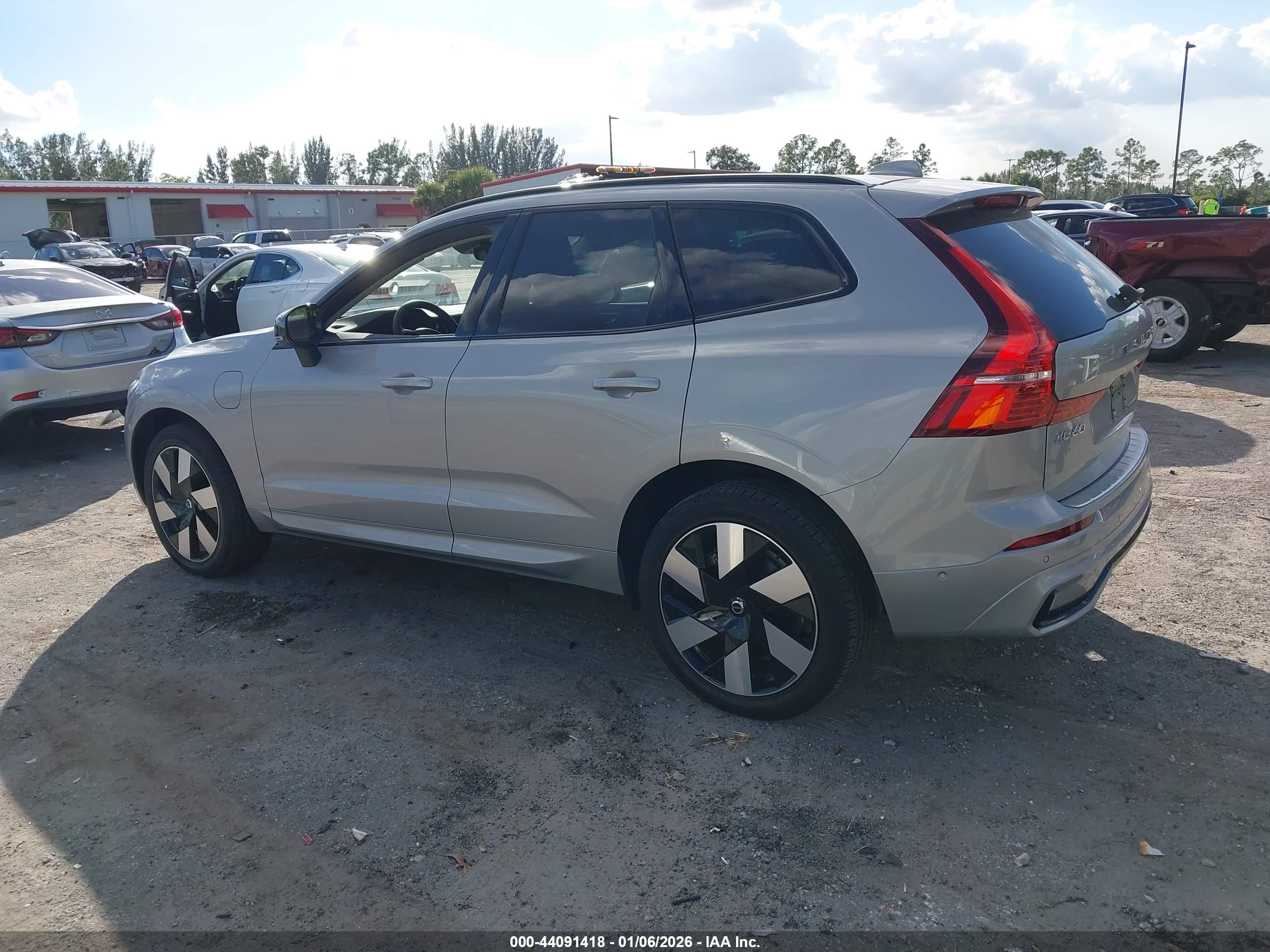 VOLVO XC60 image 3