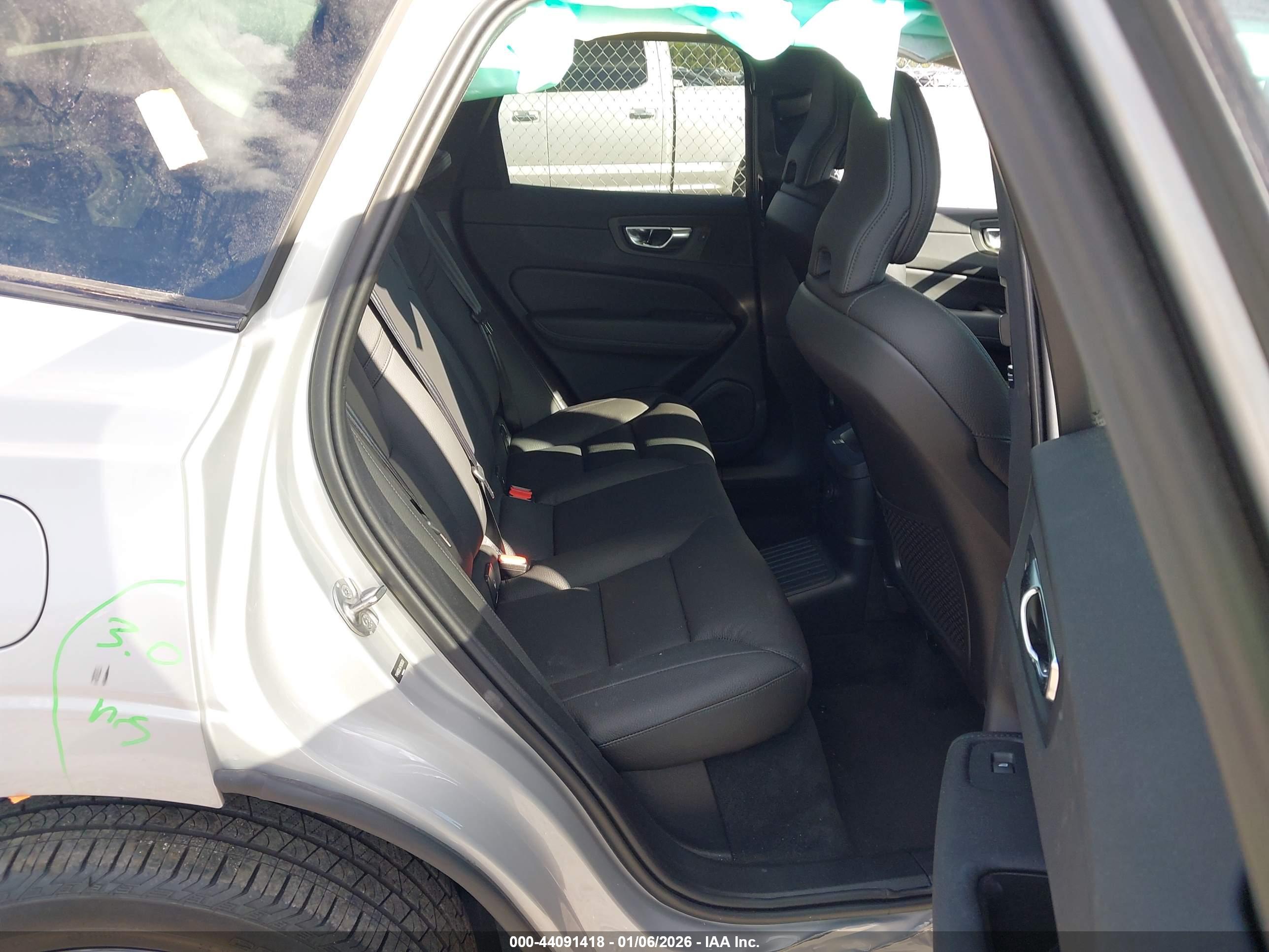 VOLVO XC60 image 8