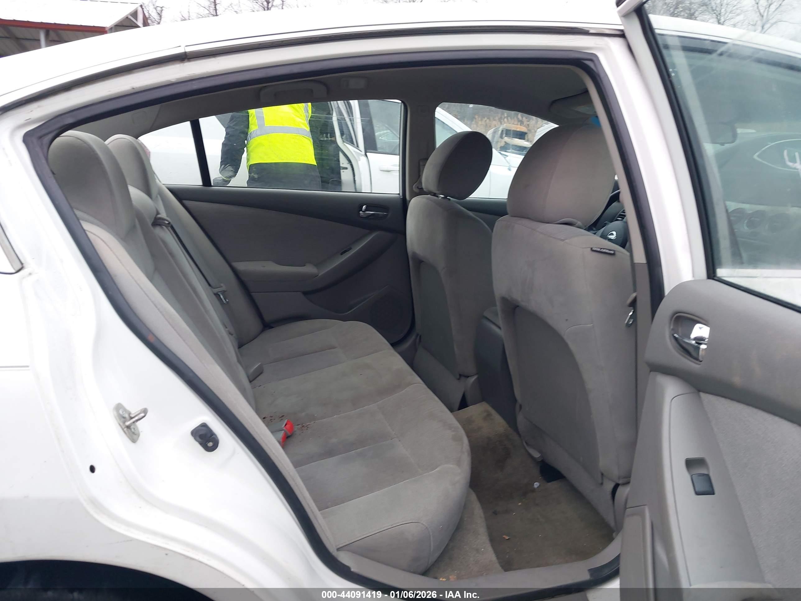 NISSAN ALTIMA image 8