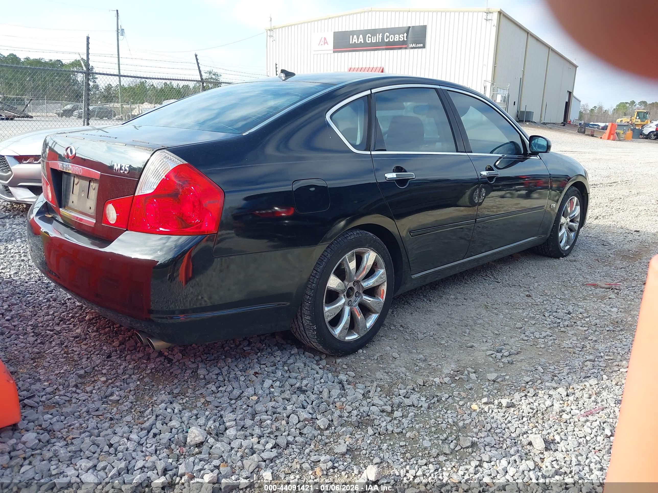 INFINITI M35 image 4