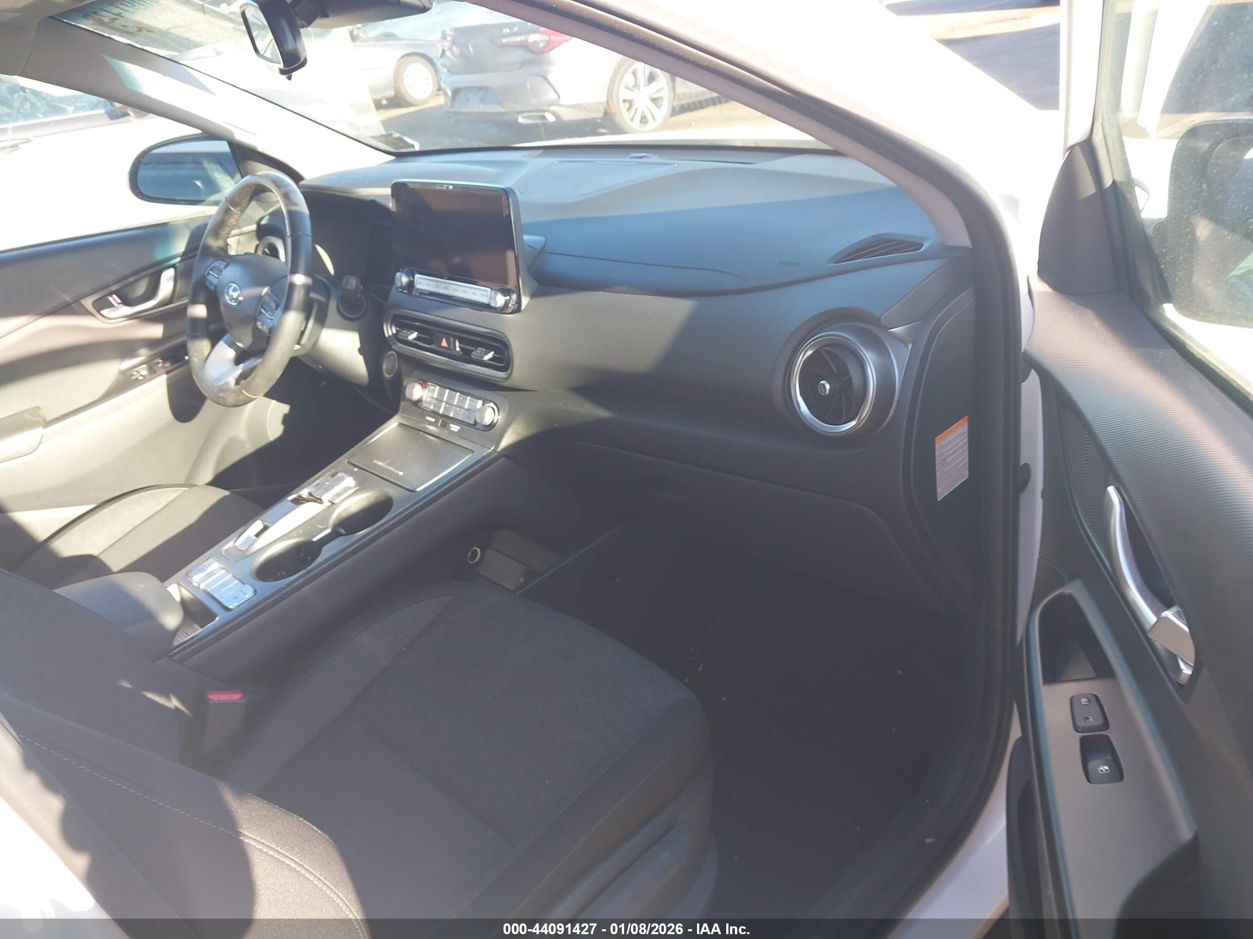 HYUNDAI KONA image 5