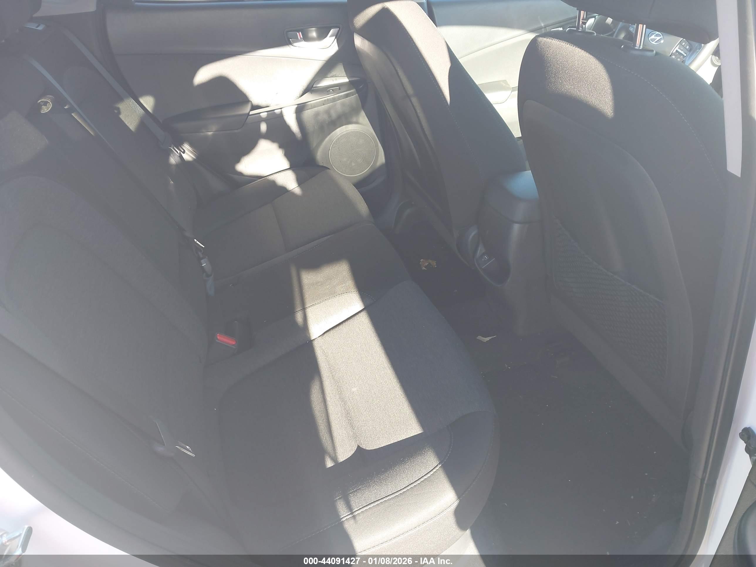 HYUNDAI KONA image 8
