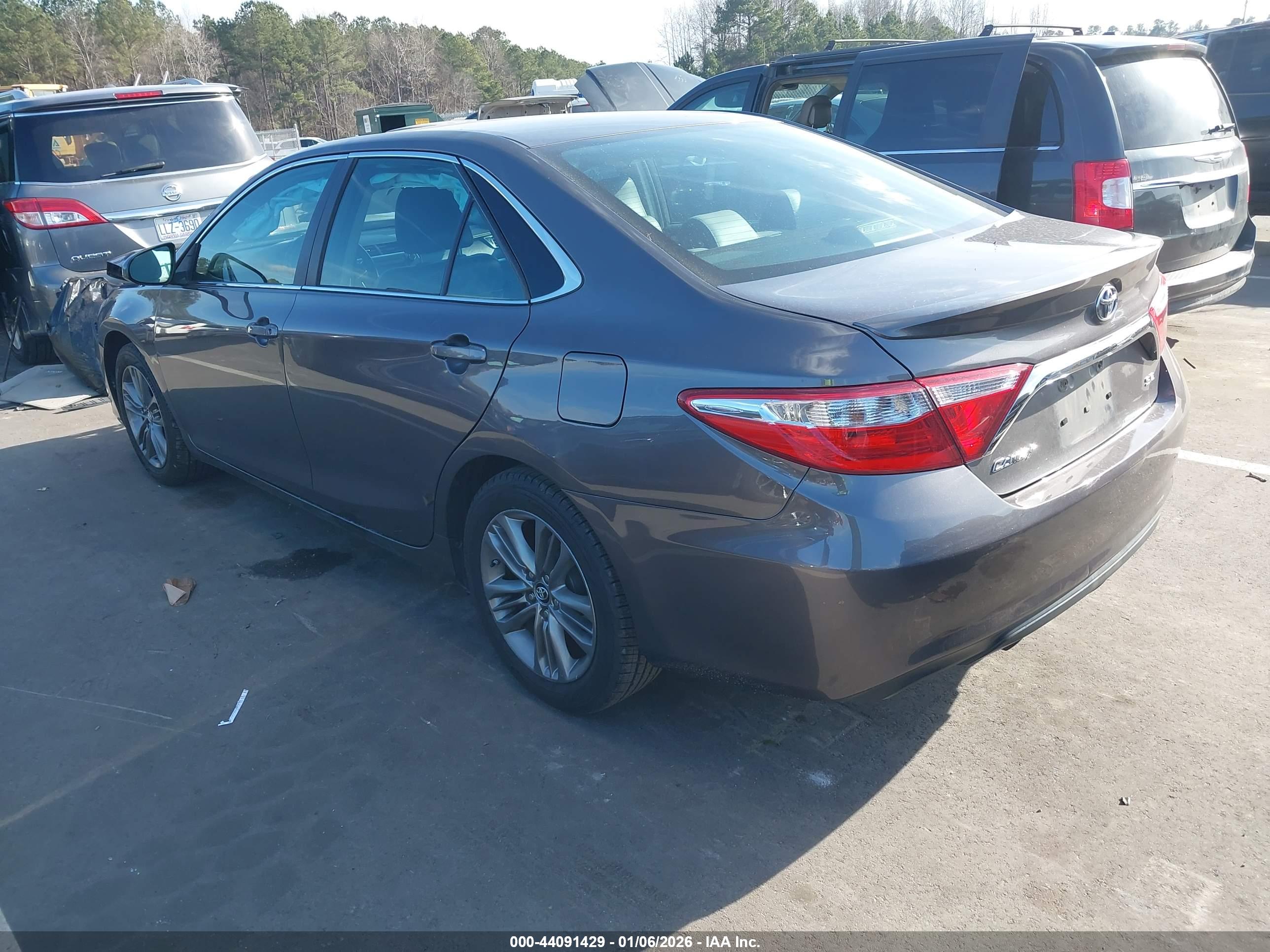 TOYOTA CAMRY image 3