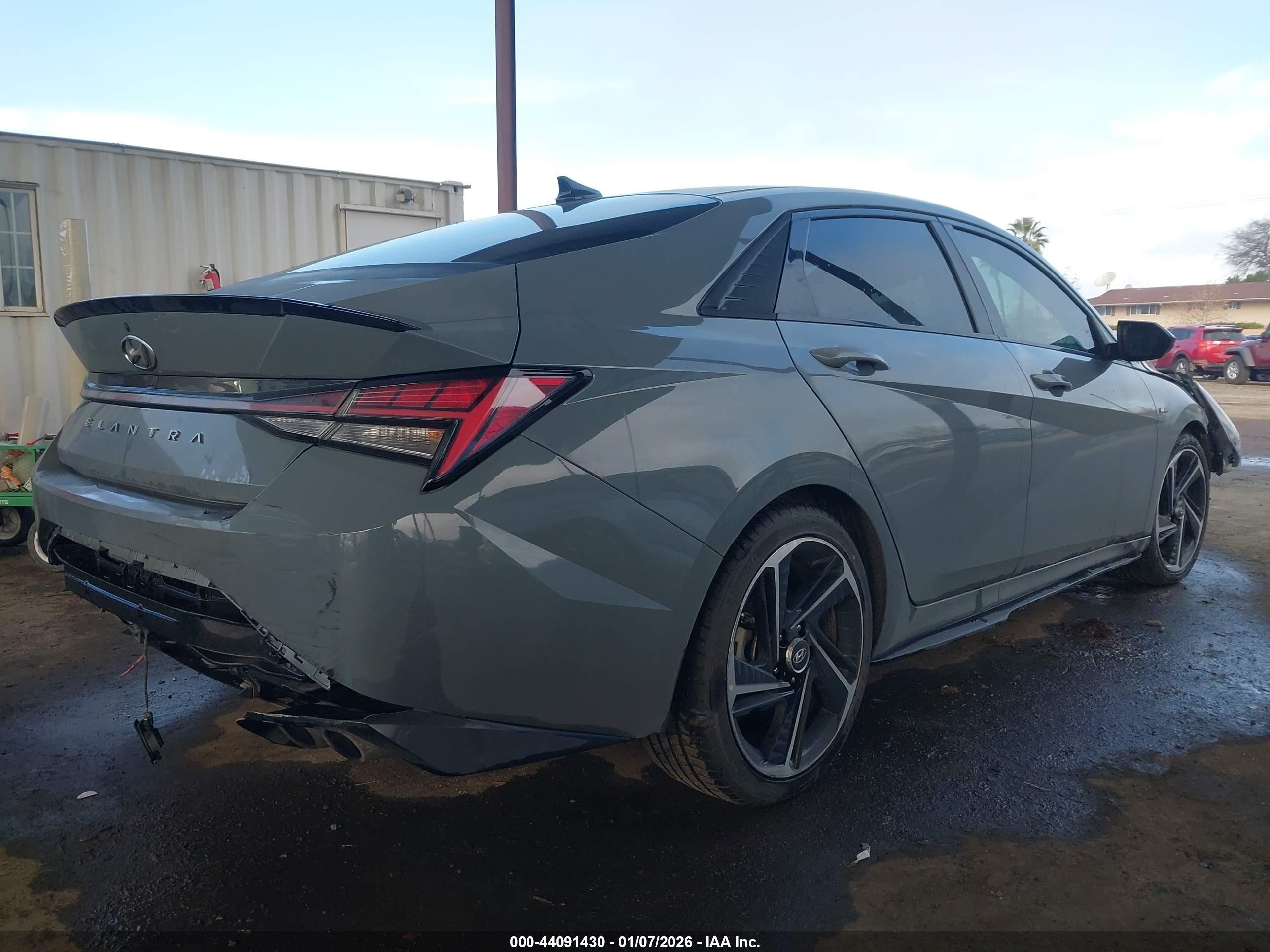 HYUNDAI ELANTRA image 4