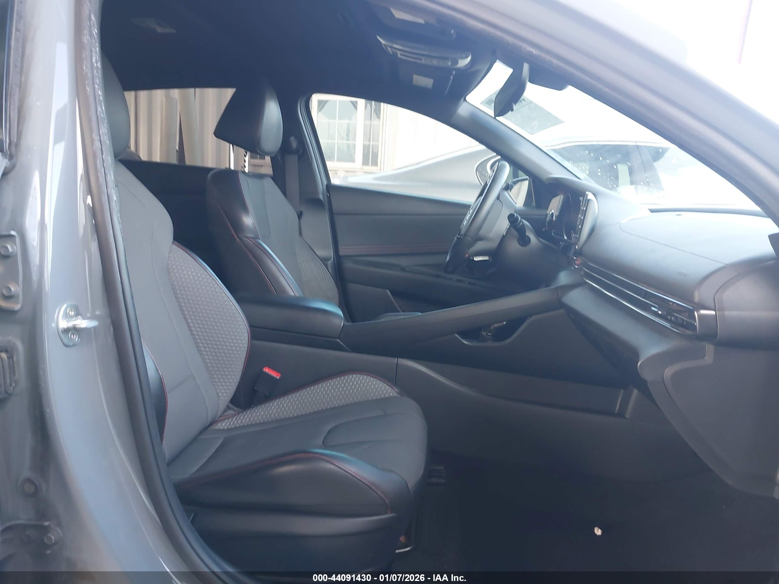 HYUNDAI ELANTRA image 5
