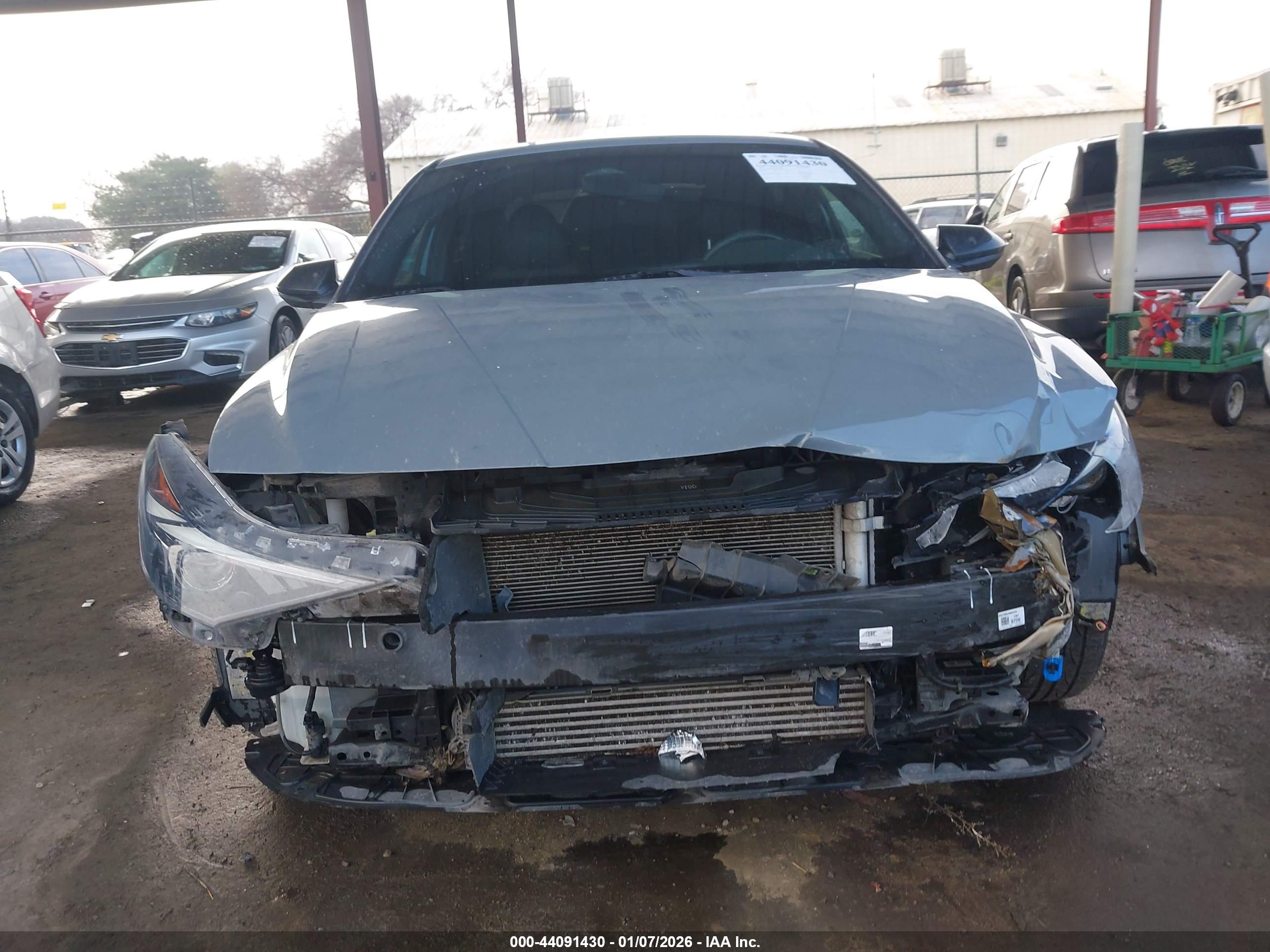 HYUNDAI ELANTRA image 6