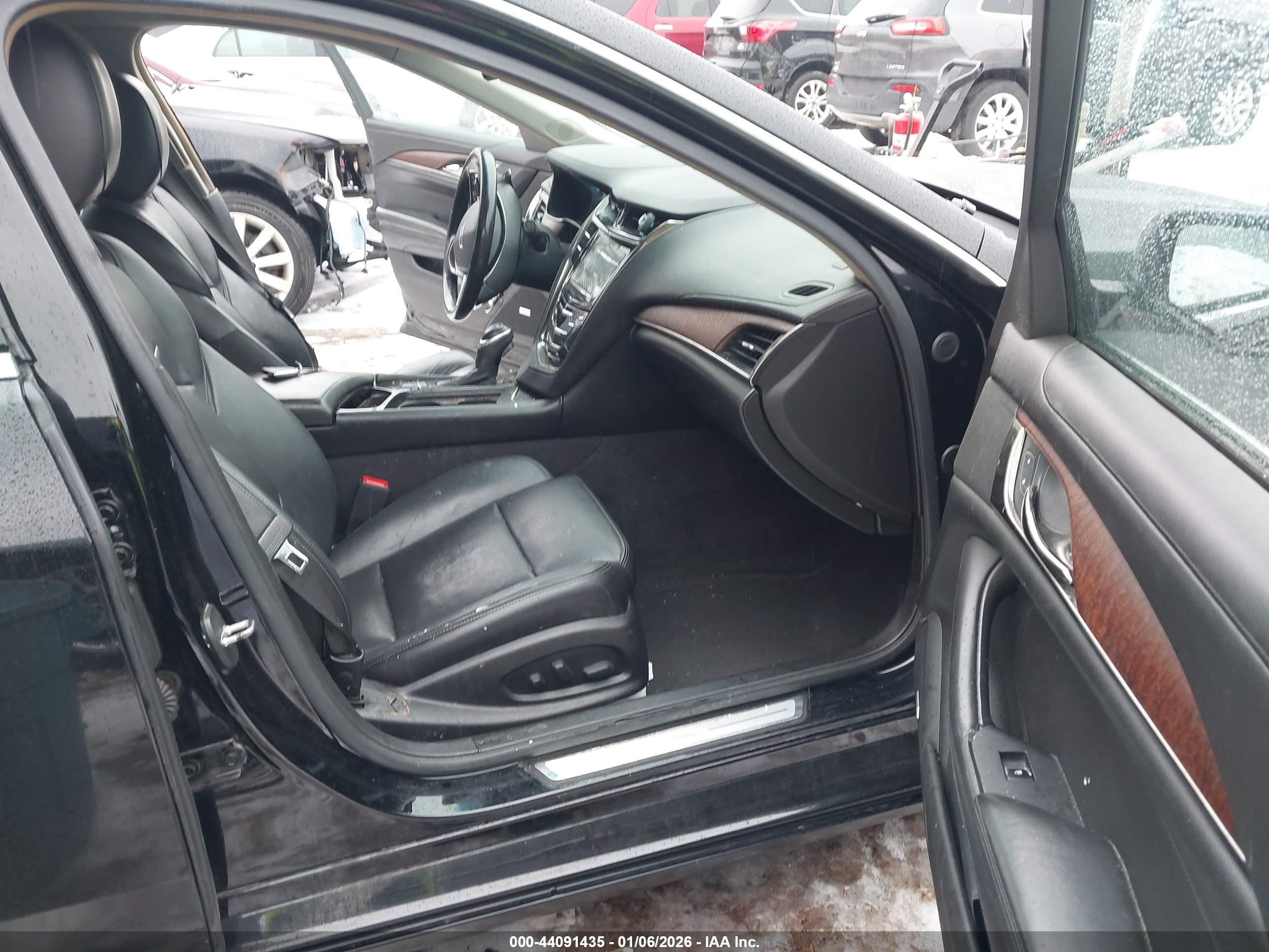 CADILLAC CTS image 5