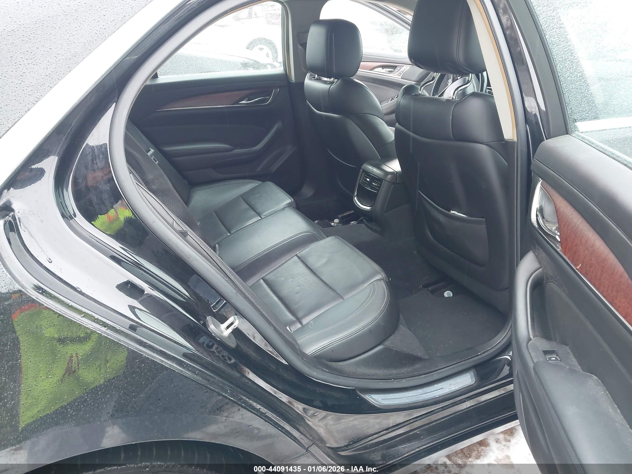 CADILLAC CTS image 8