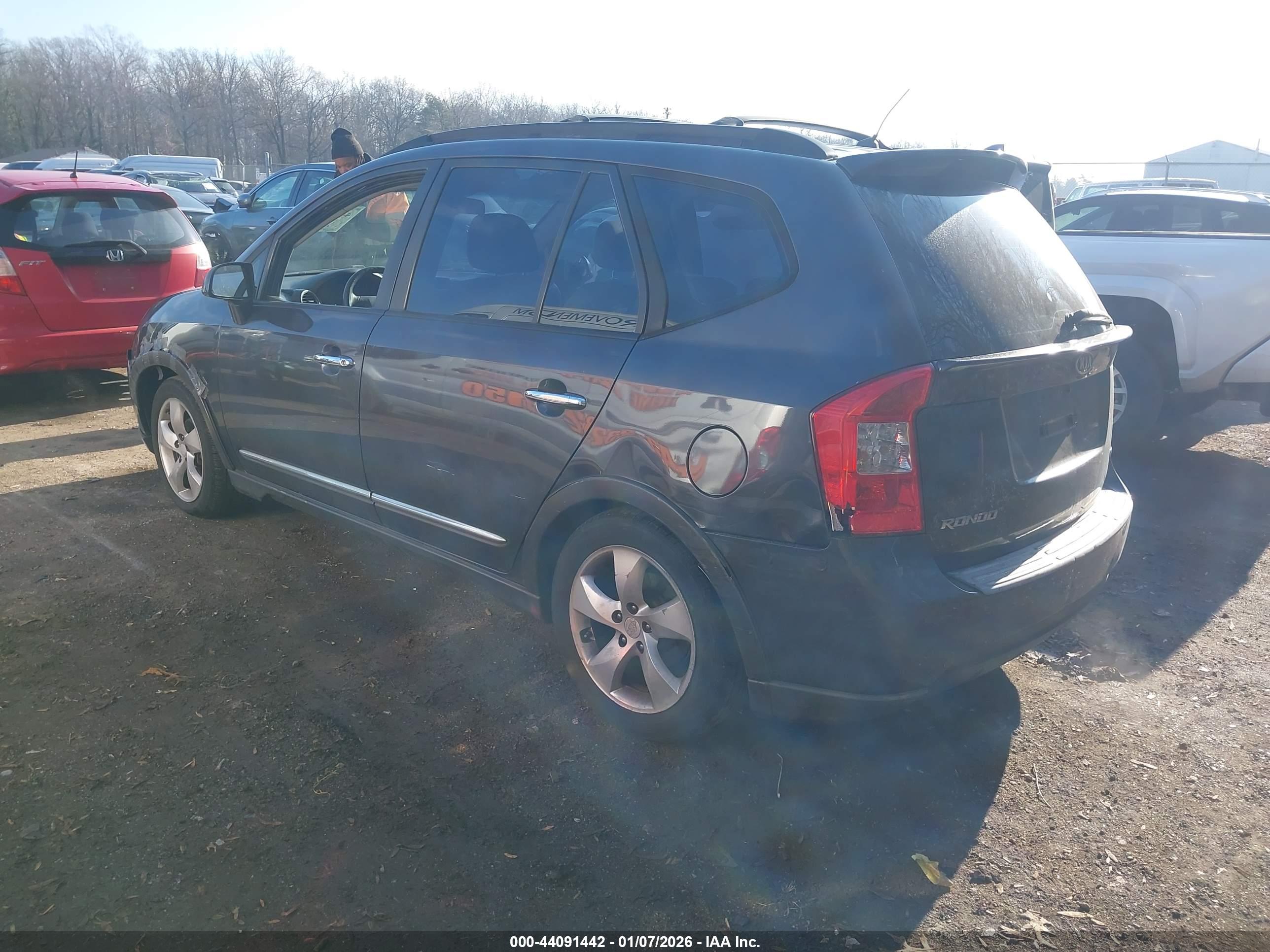 KIA RONDO image 3