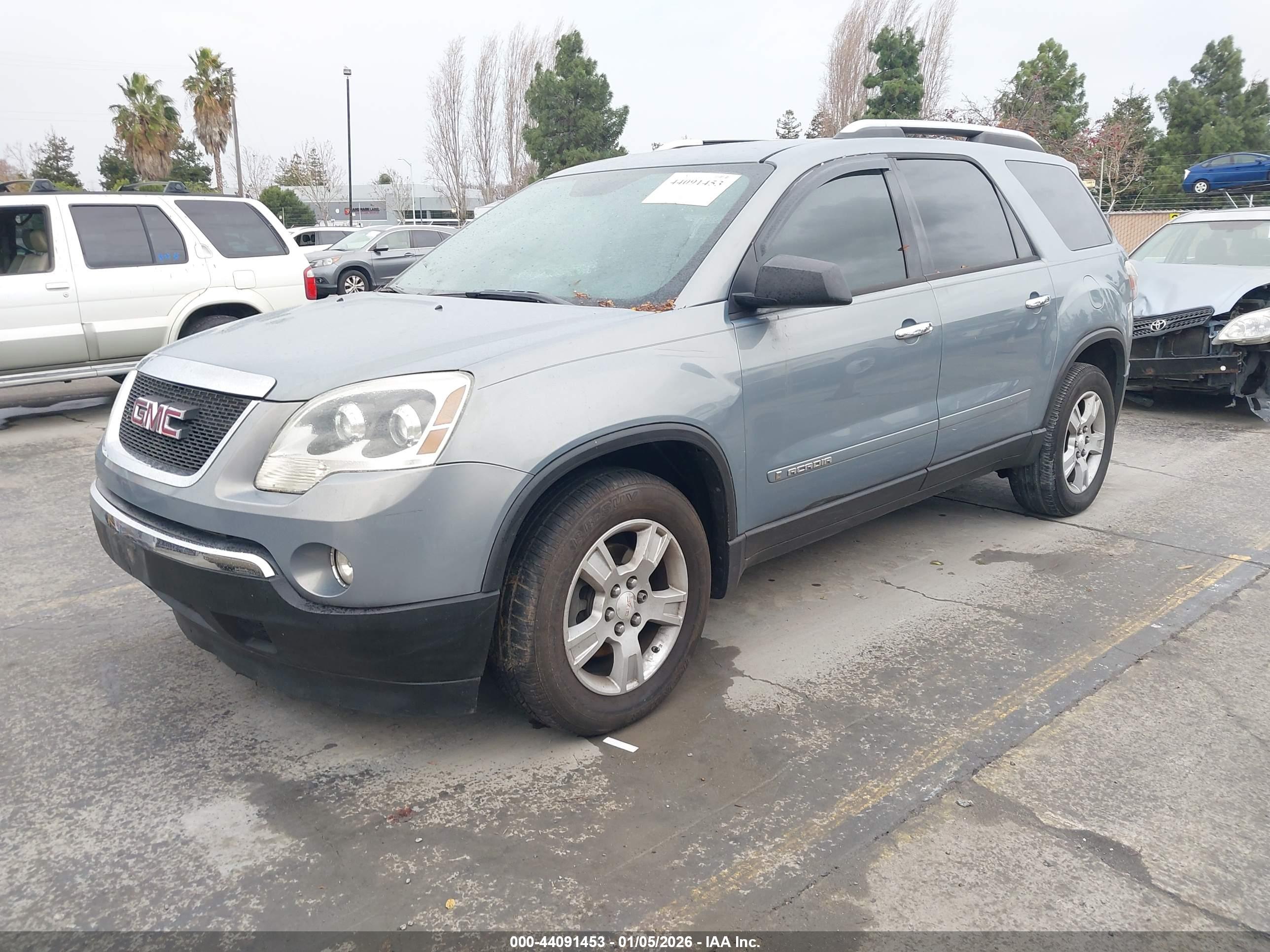 GMC ACADIA image 2