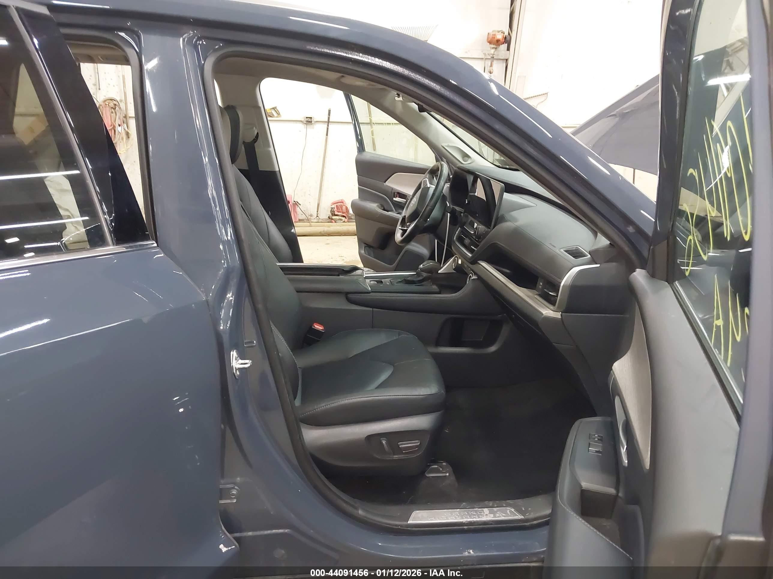 TOYOTA GRAND image 5