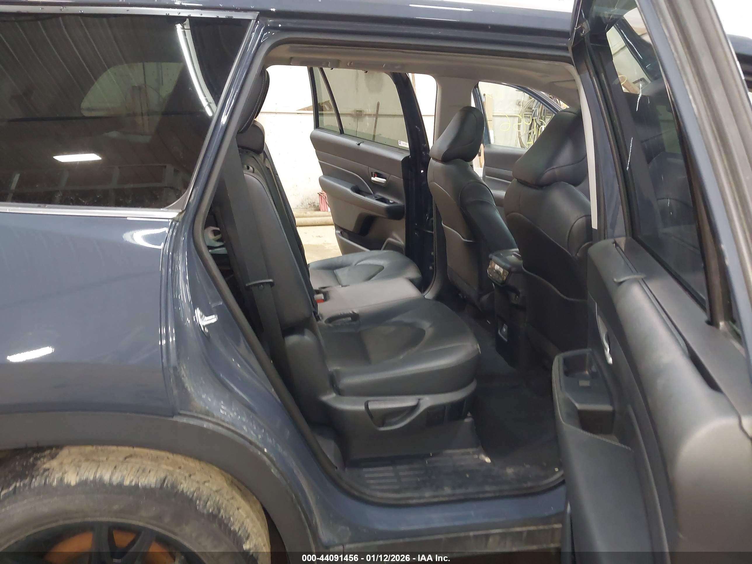 TOYOTA GRAND image 8
