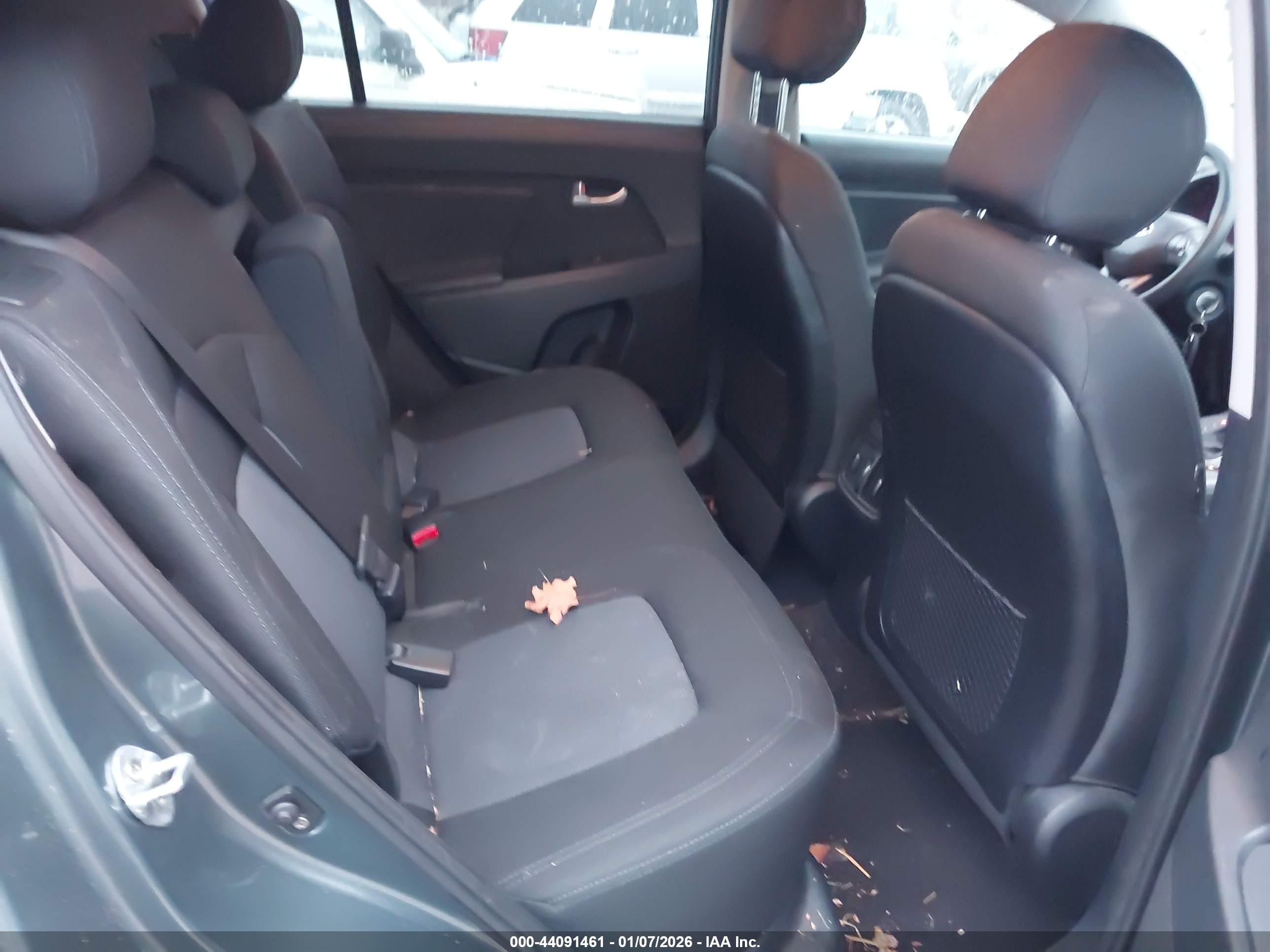 KIA SPORTAGE image 8
