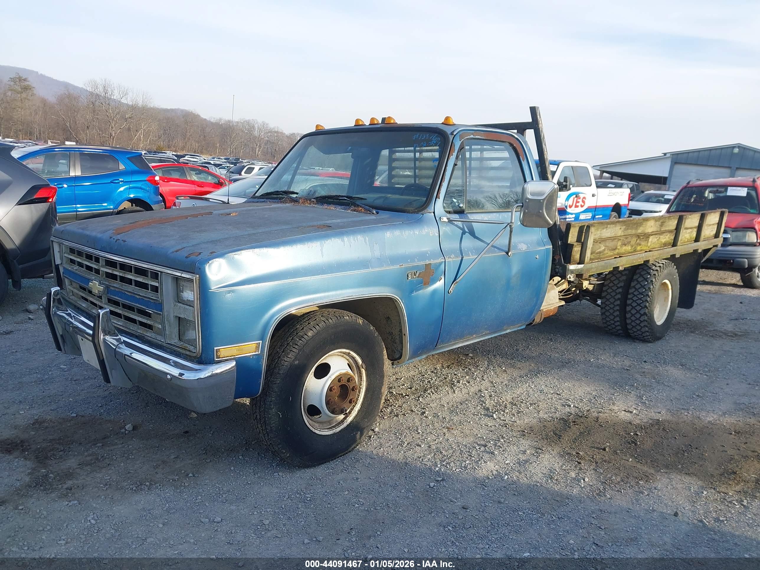CHEVROLET R30 image 6