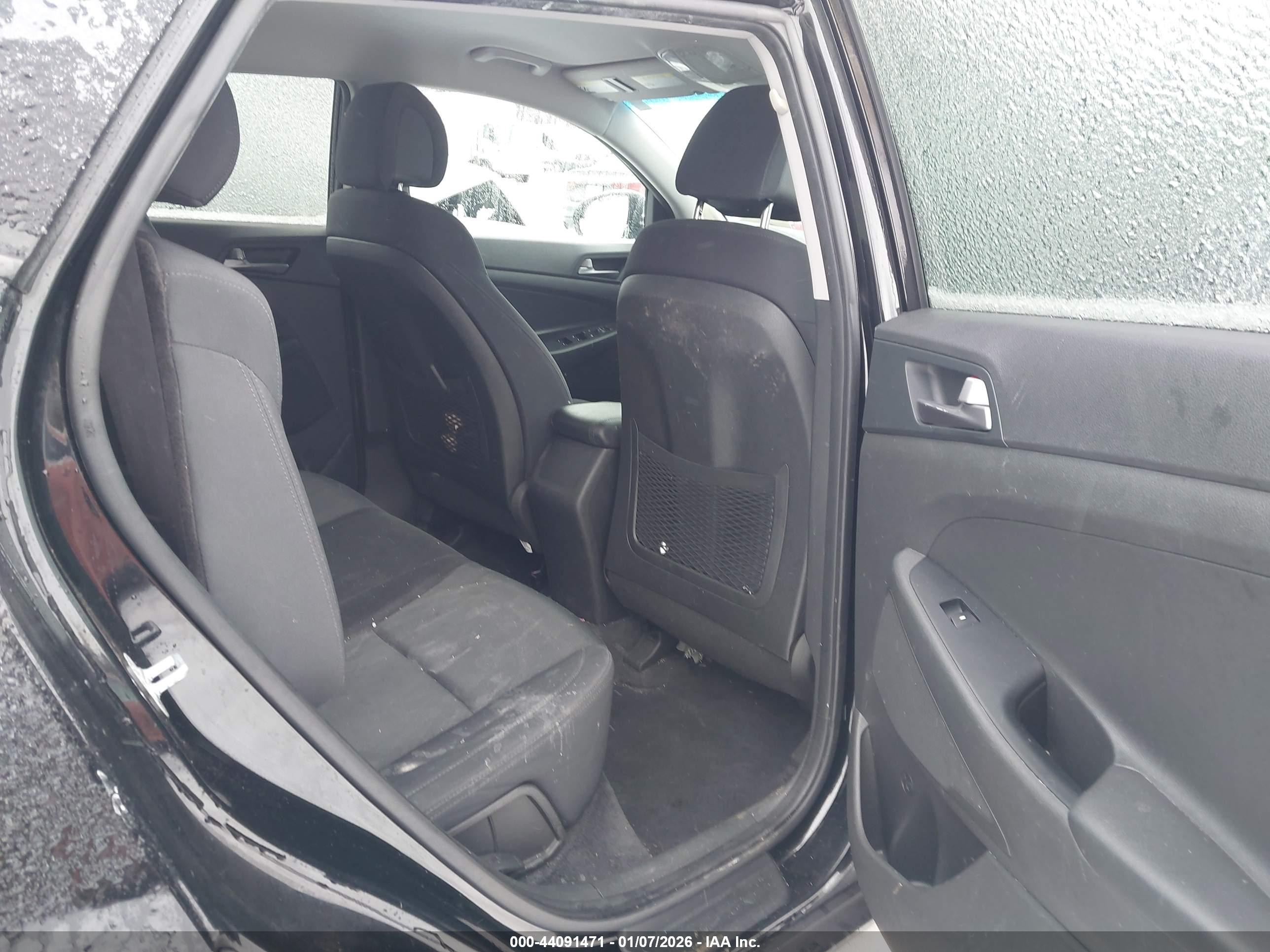 HYUNDAI TUCSON image 8
