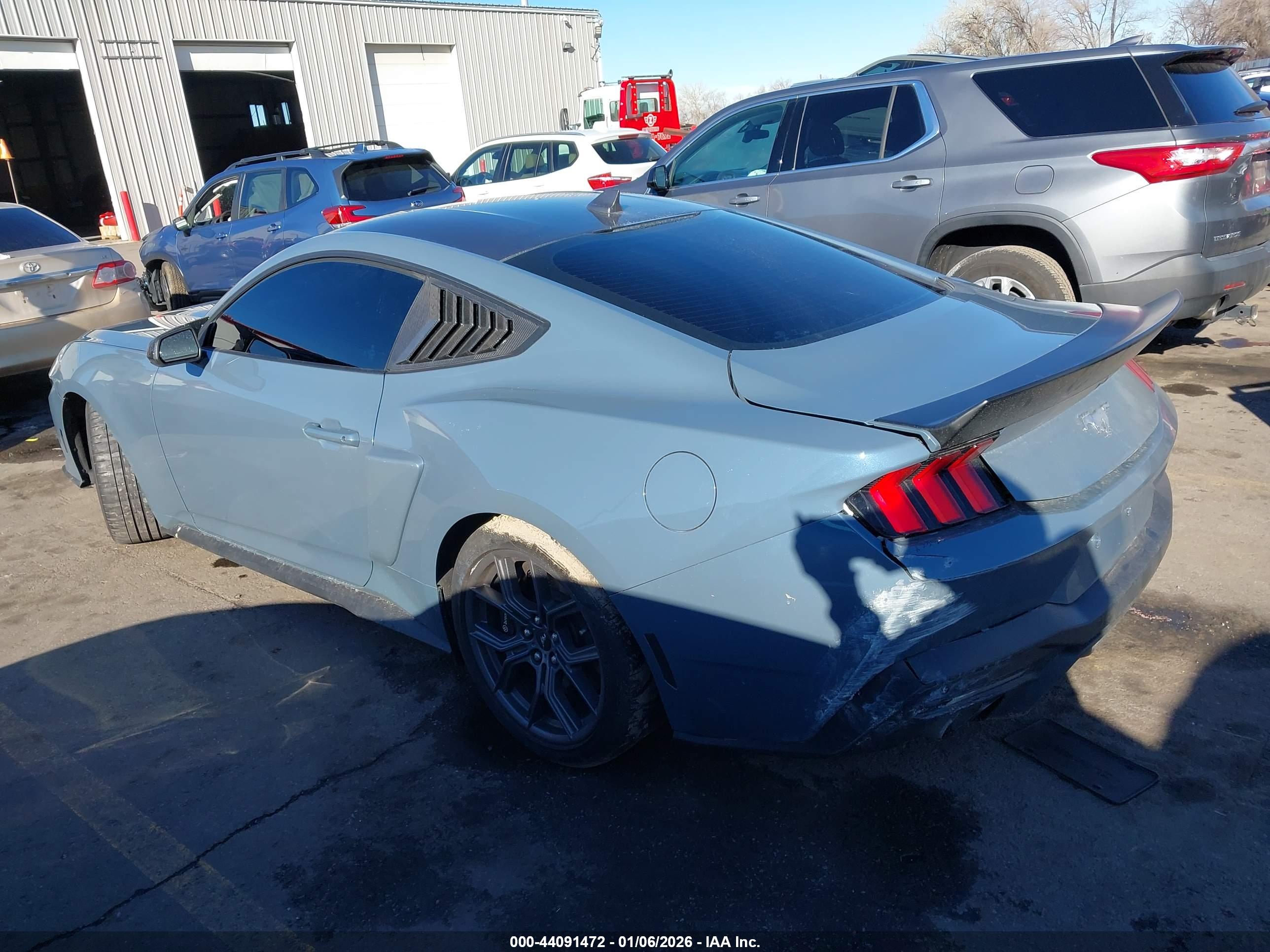 FORD MUSTANG image 3