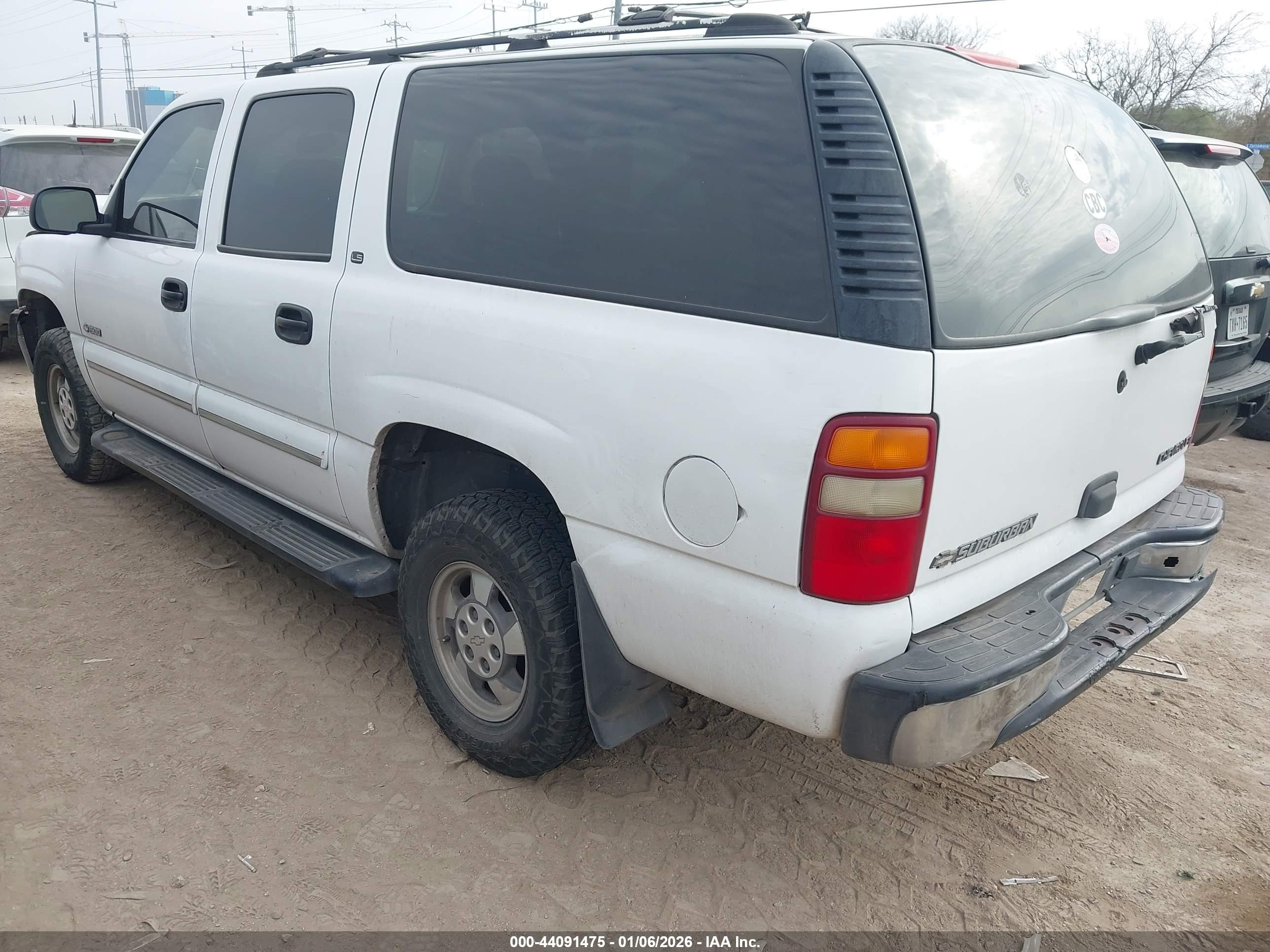 CHEVROLET SUBURBAN image 3