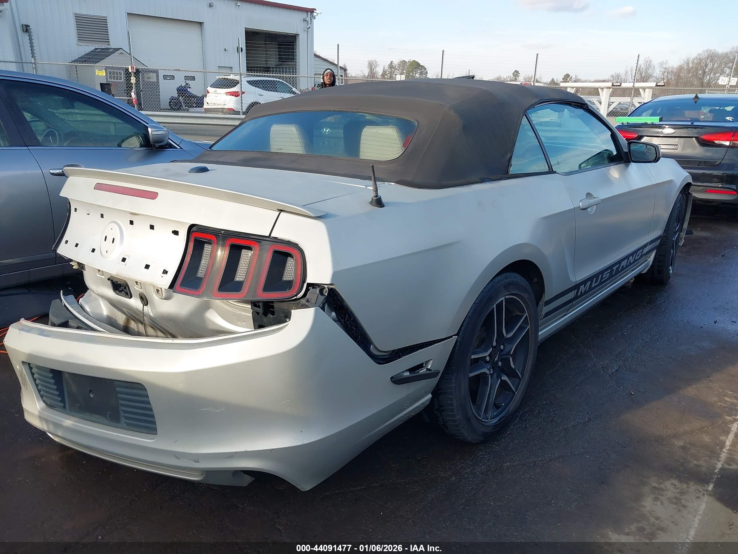 FORD MUSTANG image 4