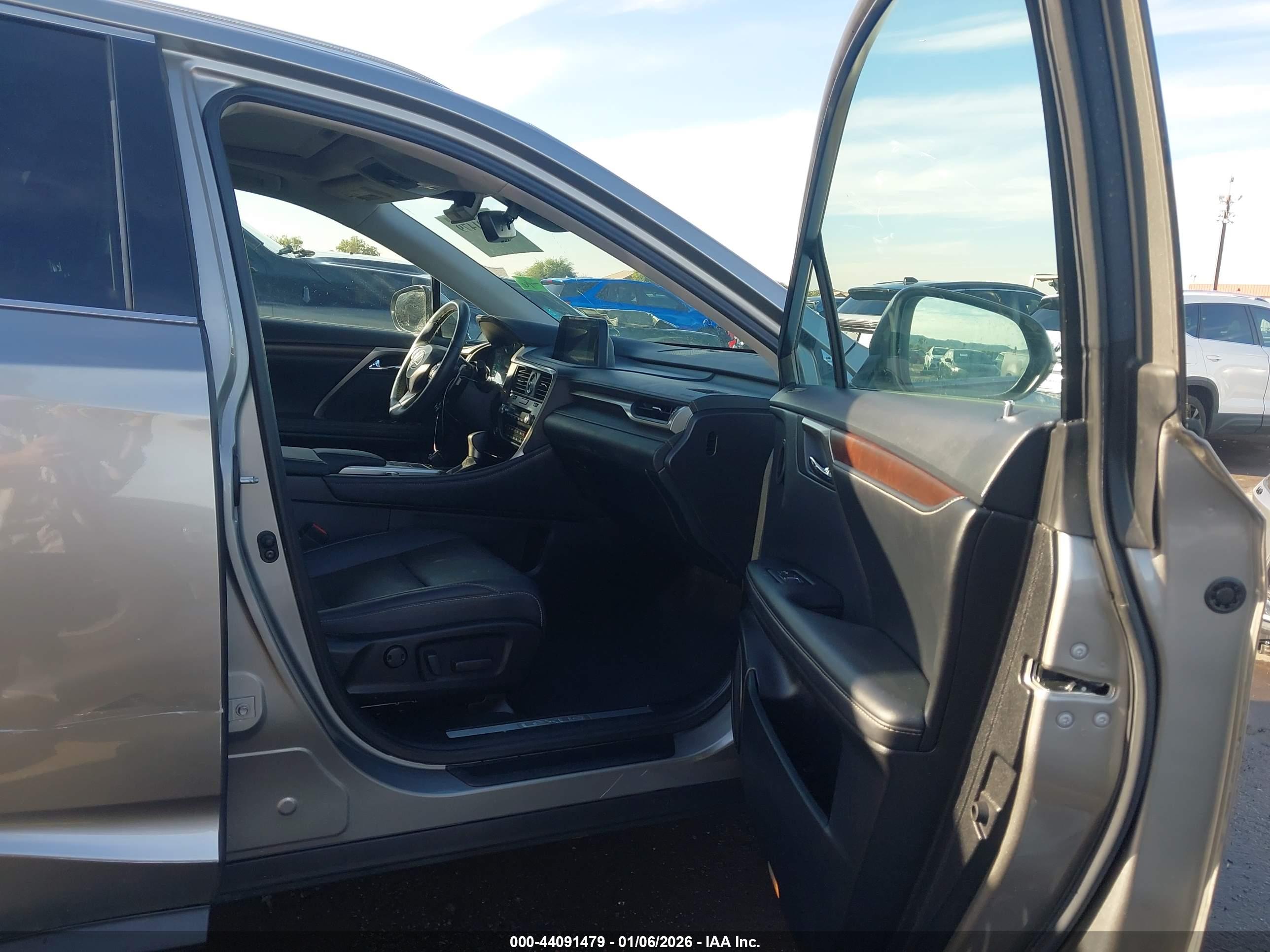 LEXUS RX image 5