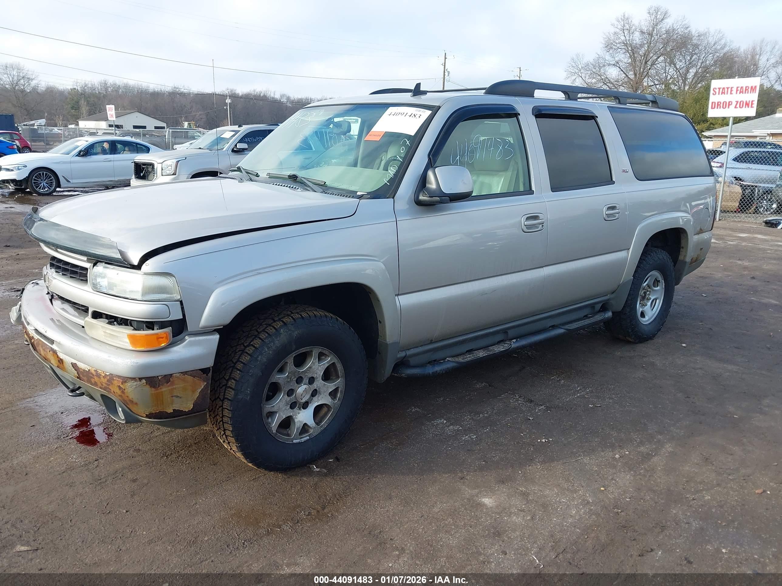 CHEVROLET SUBURBAN image 2