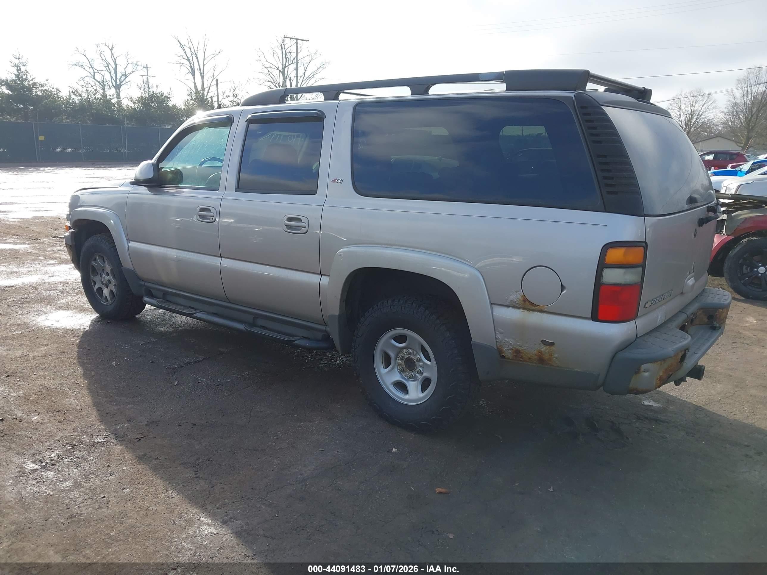 CHEVROLET SUBURBAN image 3