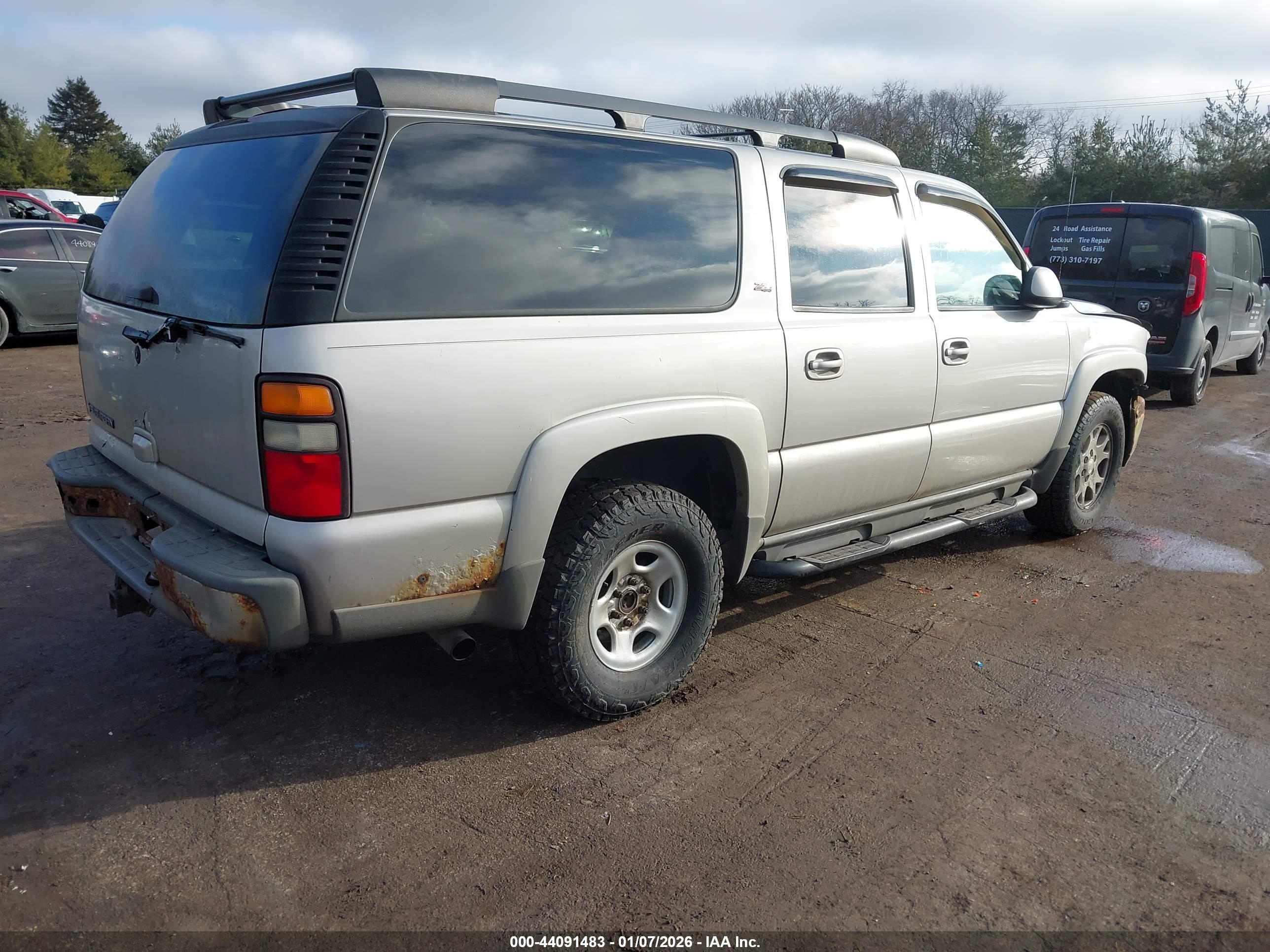 CHEVROLET SUBURBAN image 4
