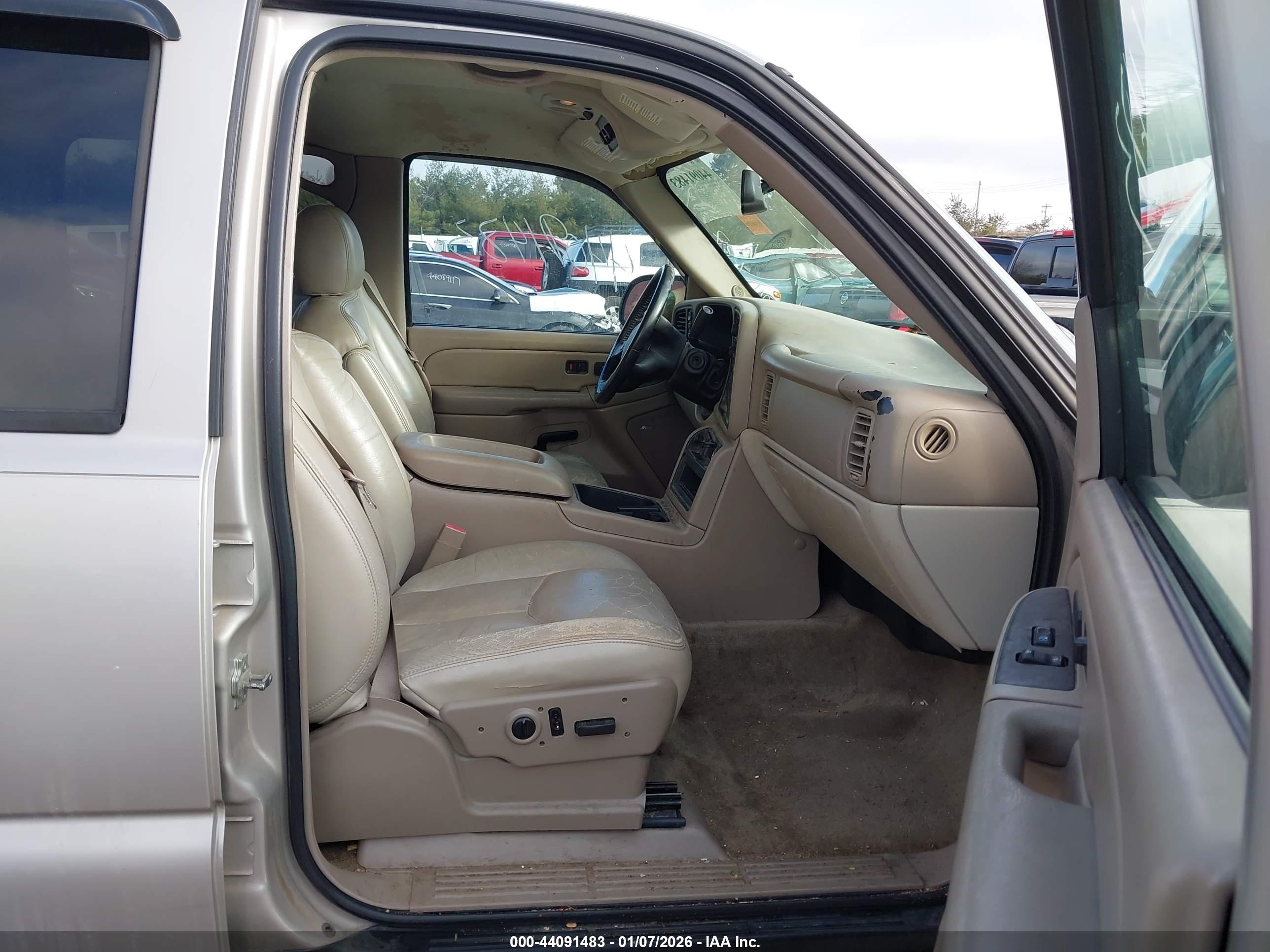 CHEVROLET SUBURBAN image 5