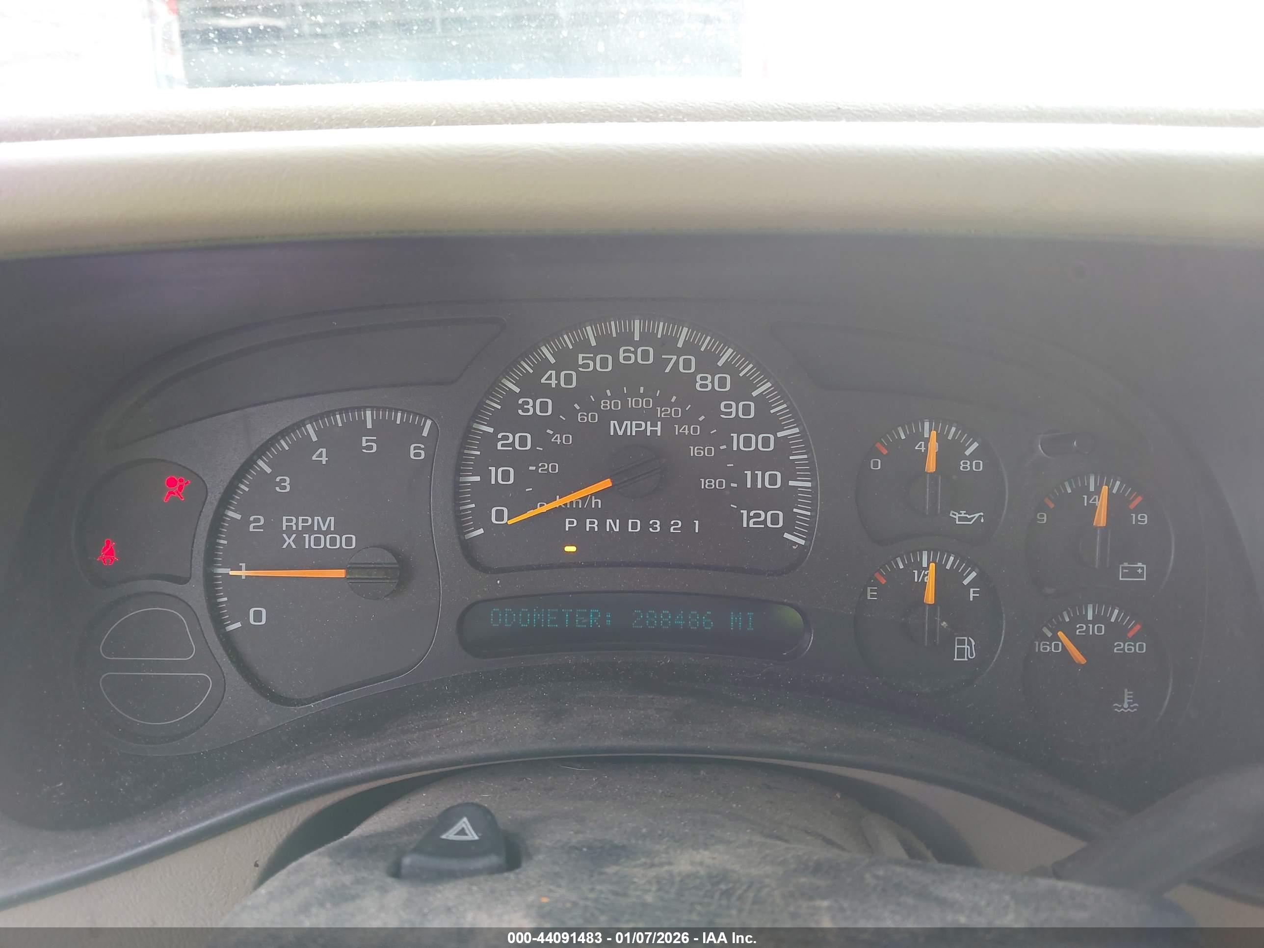 CHEVROLET SUBURBAN image 7
