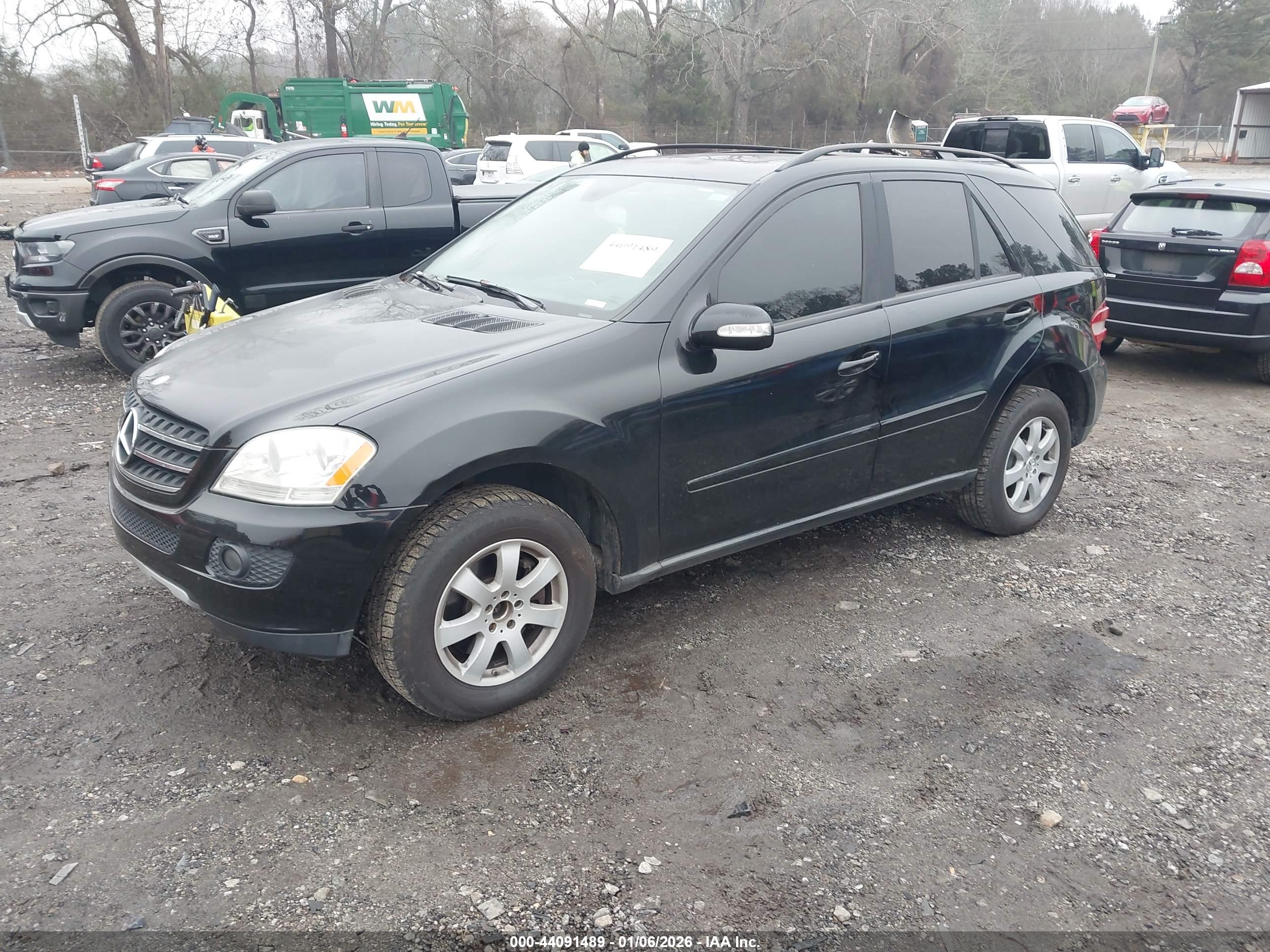 MERCEDES-BENZ ML image 2