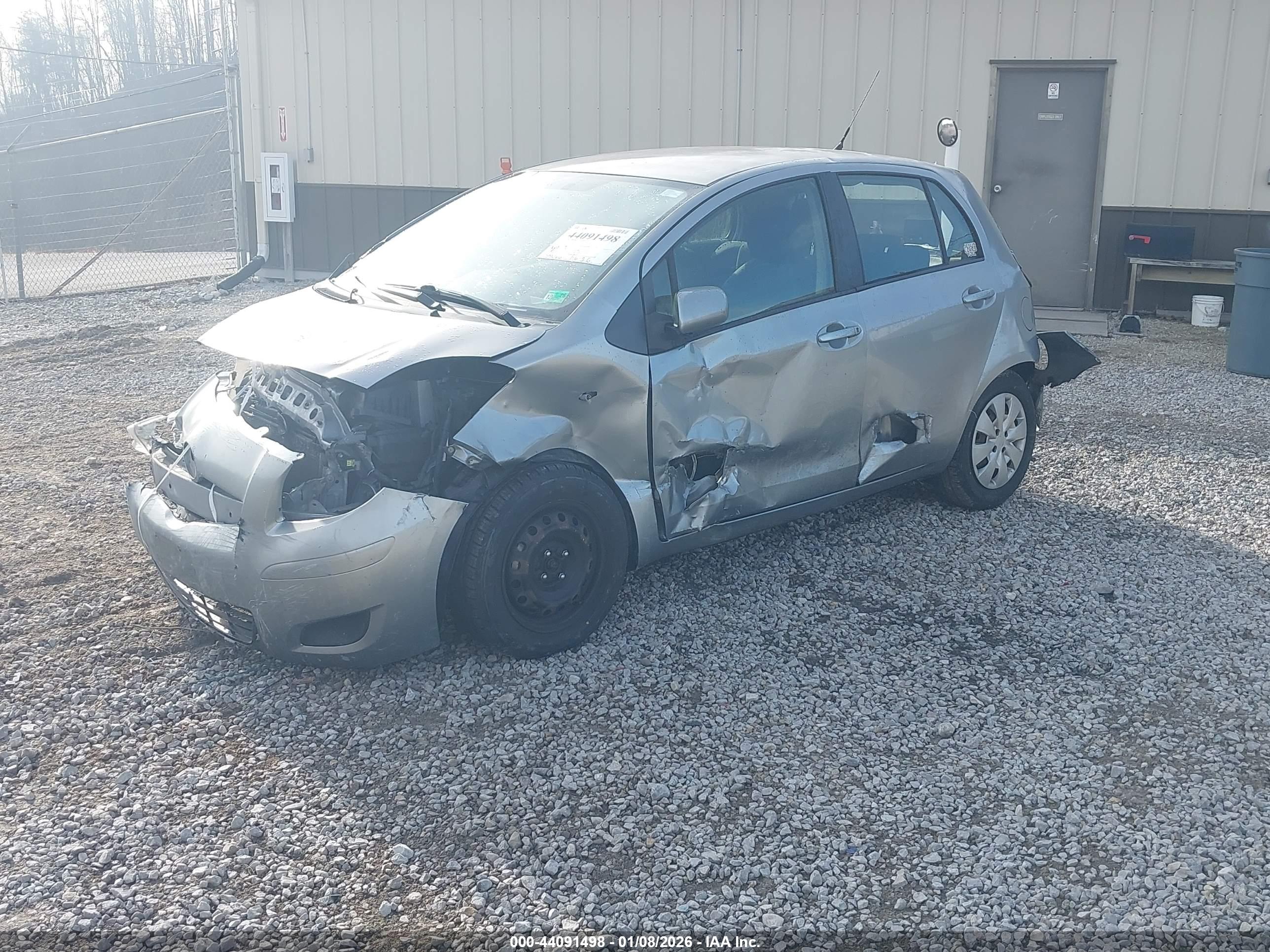 TOYOTA YARIS image 2