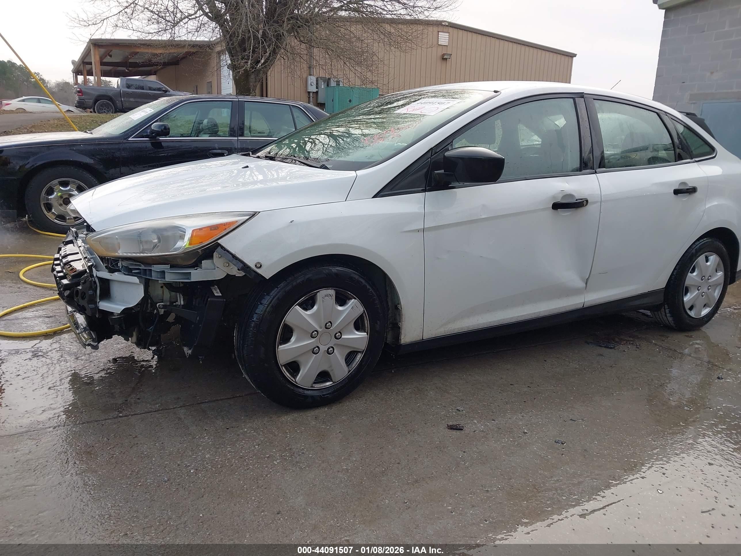 FORD FOCUS image 2