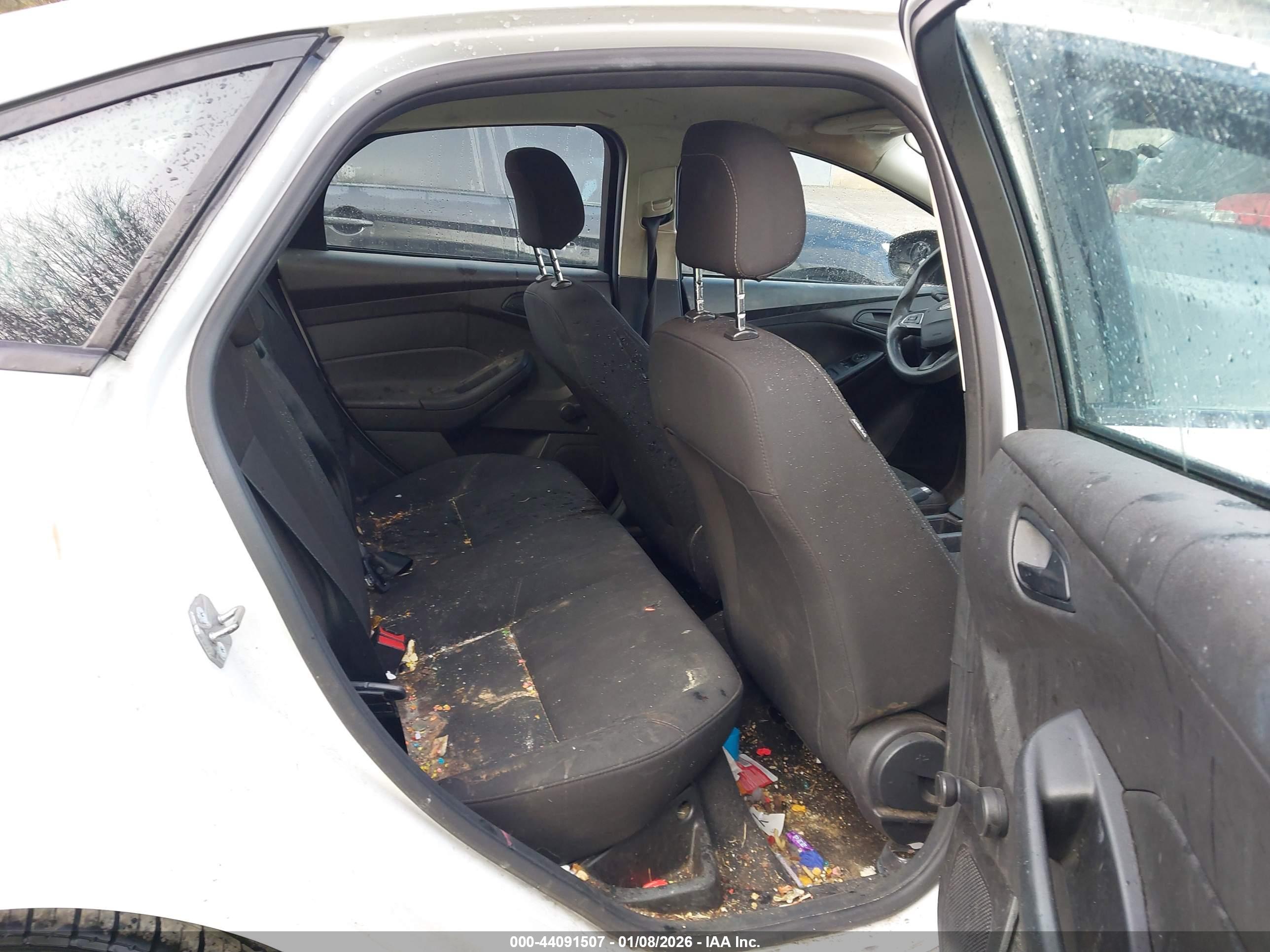 FORD FOCUS image 8
