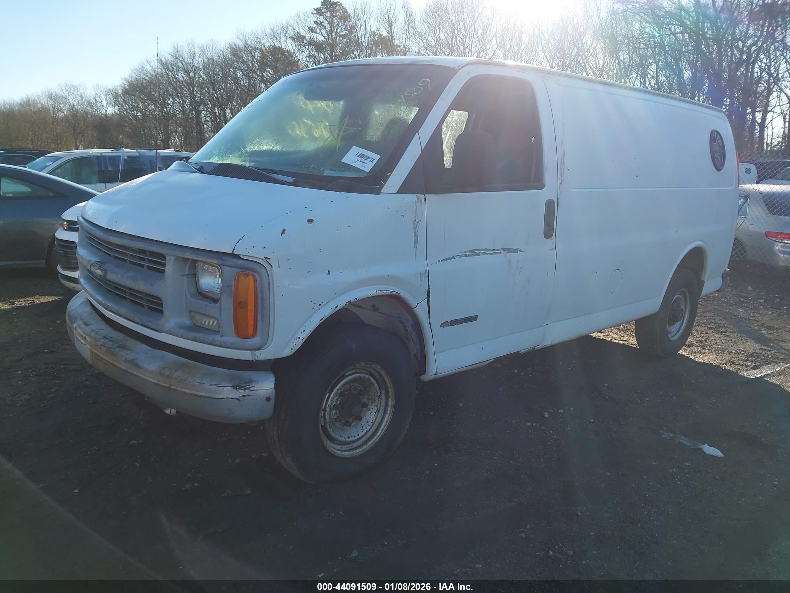 CHEVROLET EXPRESS image 2