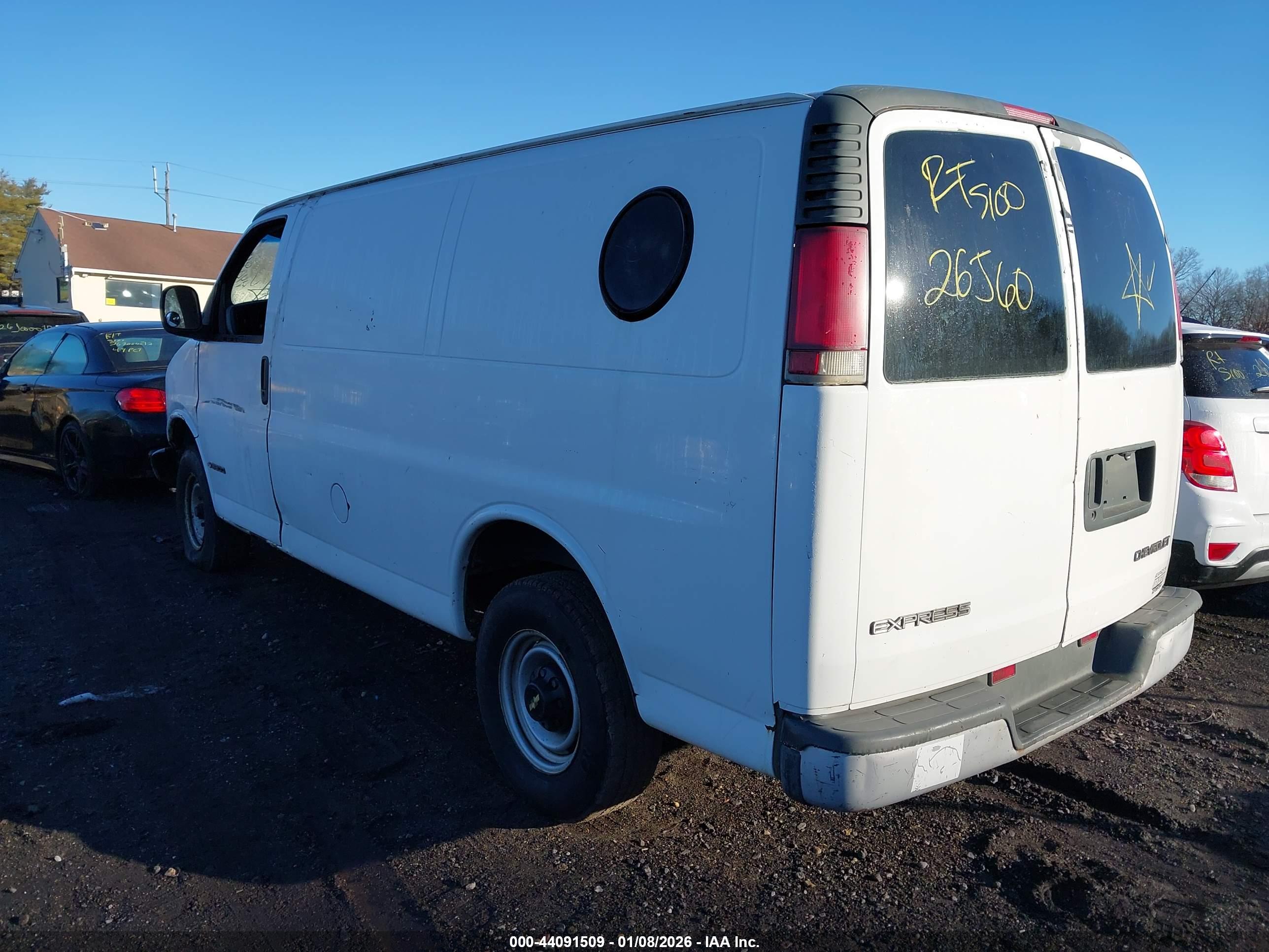 CHEVROLET EXPRESS image 3