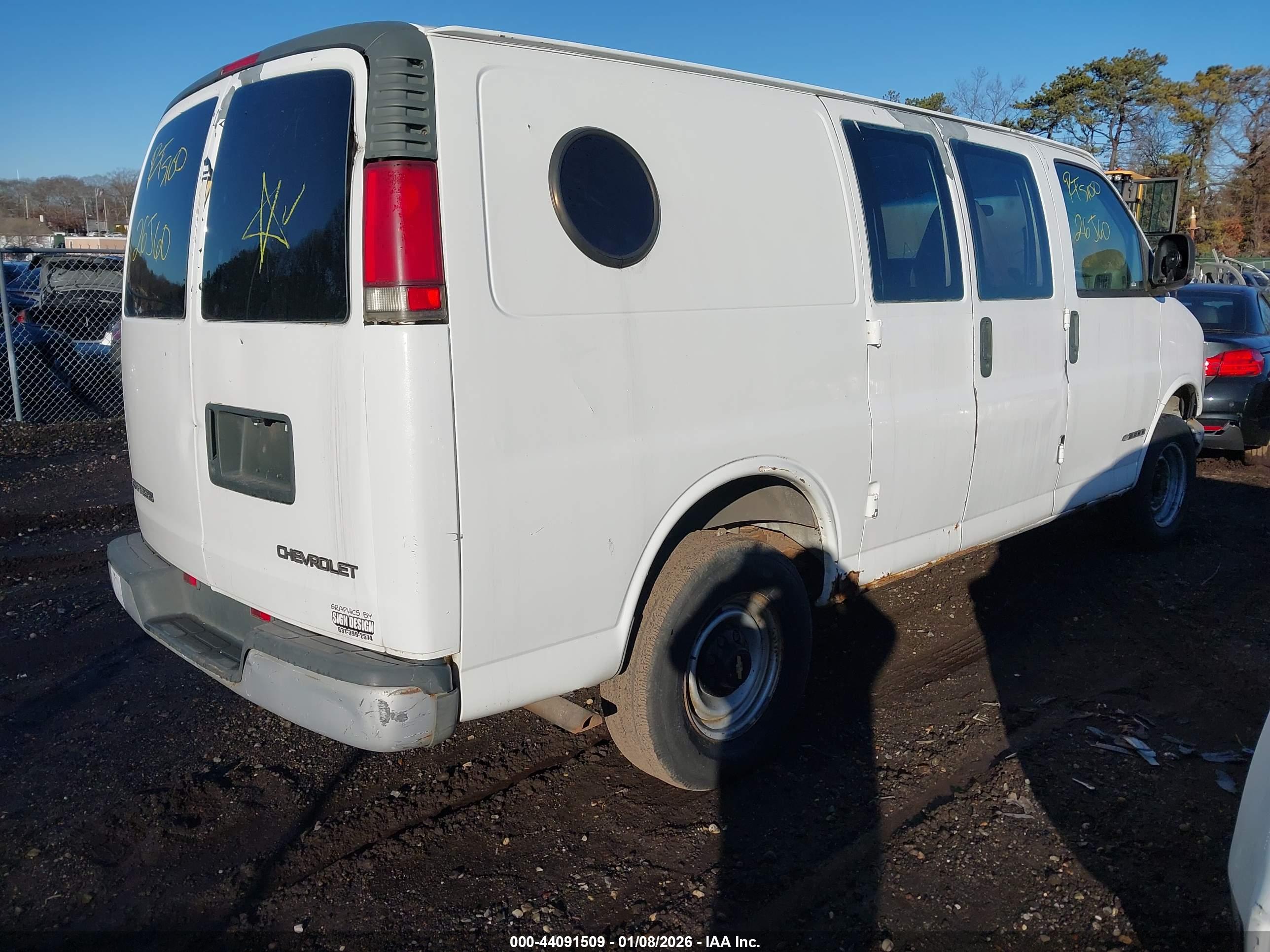 CHEVROLET EXPRESS image 4