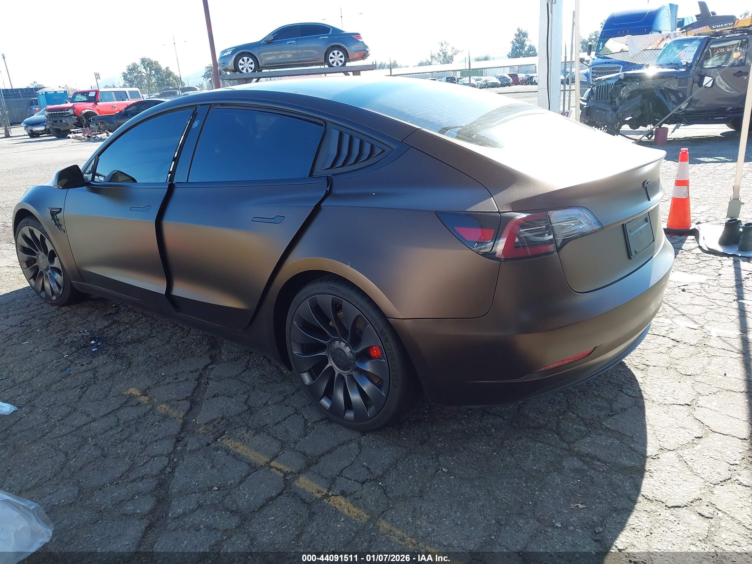 TESLA MODEL image 3