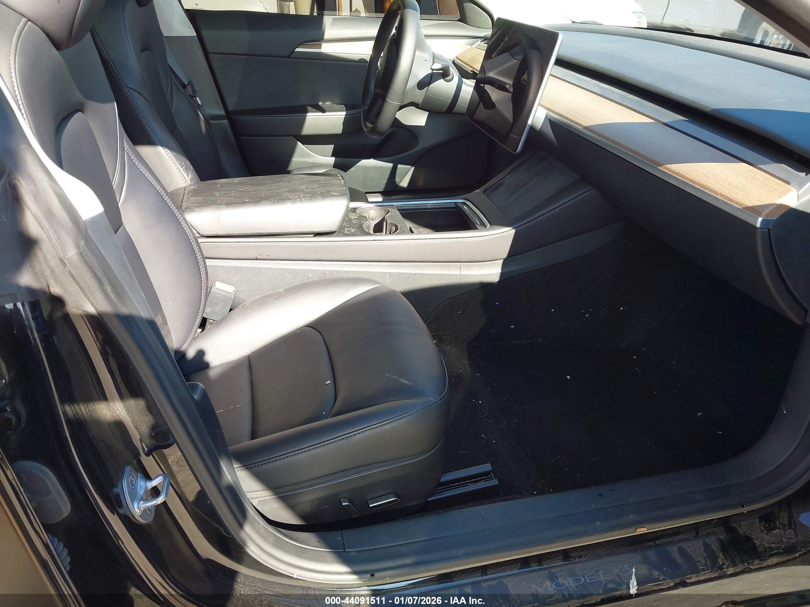 TESLA MODEL image 5