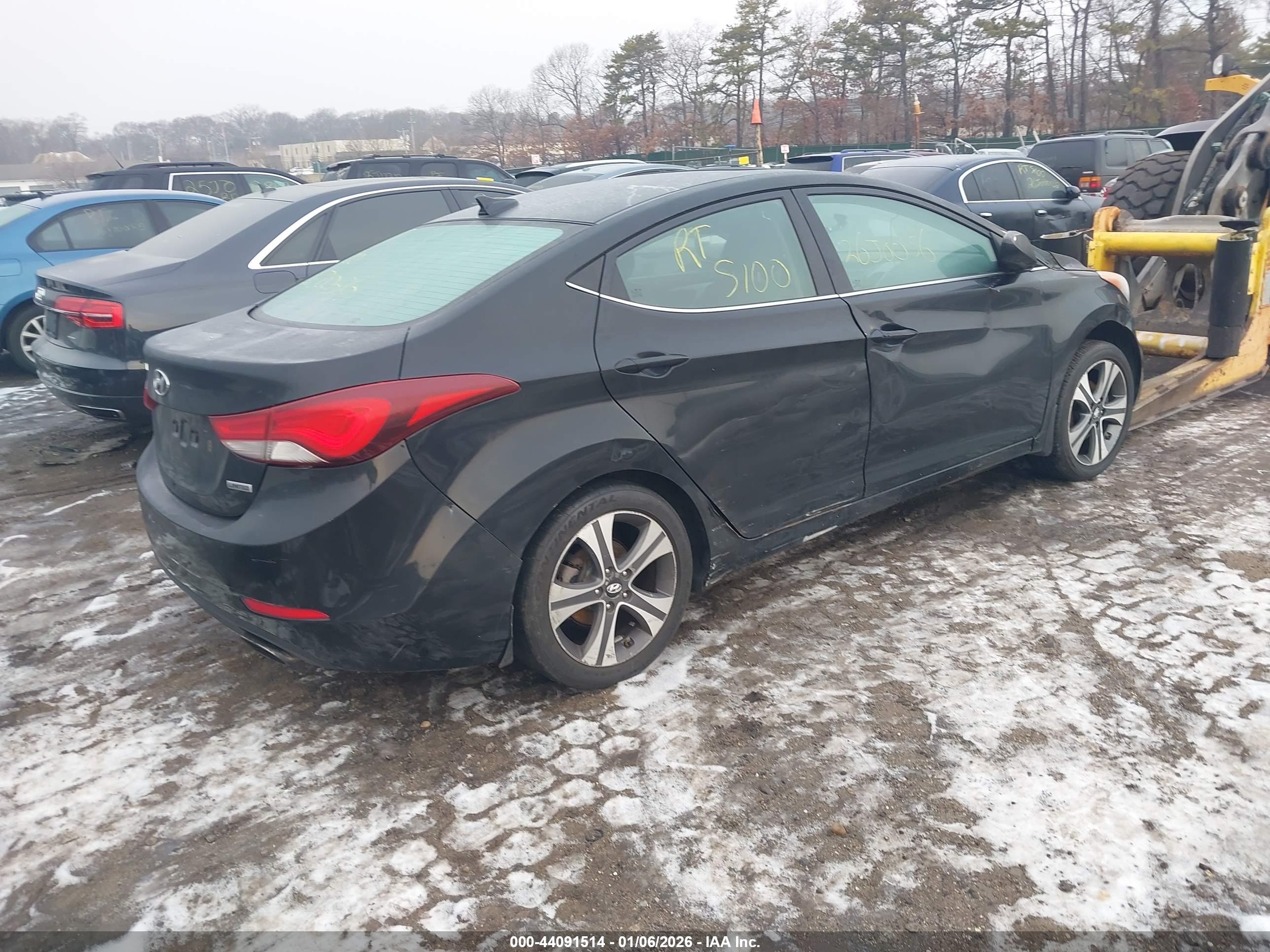 HYUNDAI ELANTRA image 4