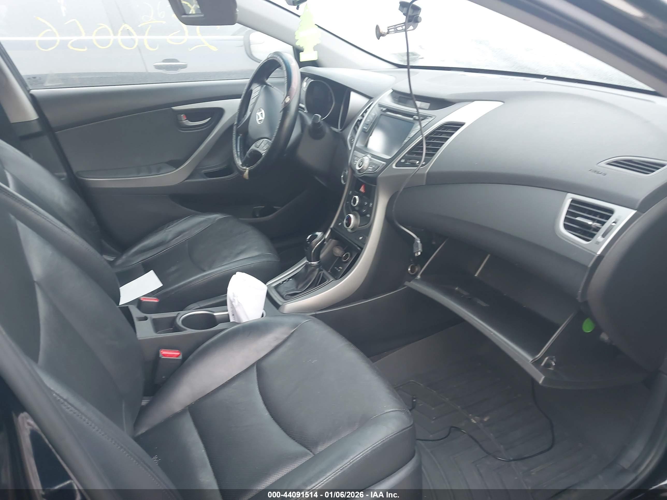 HYUNDAI ELANTRA image 5